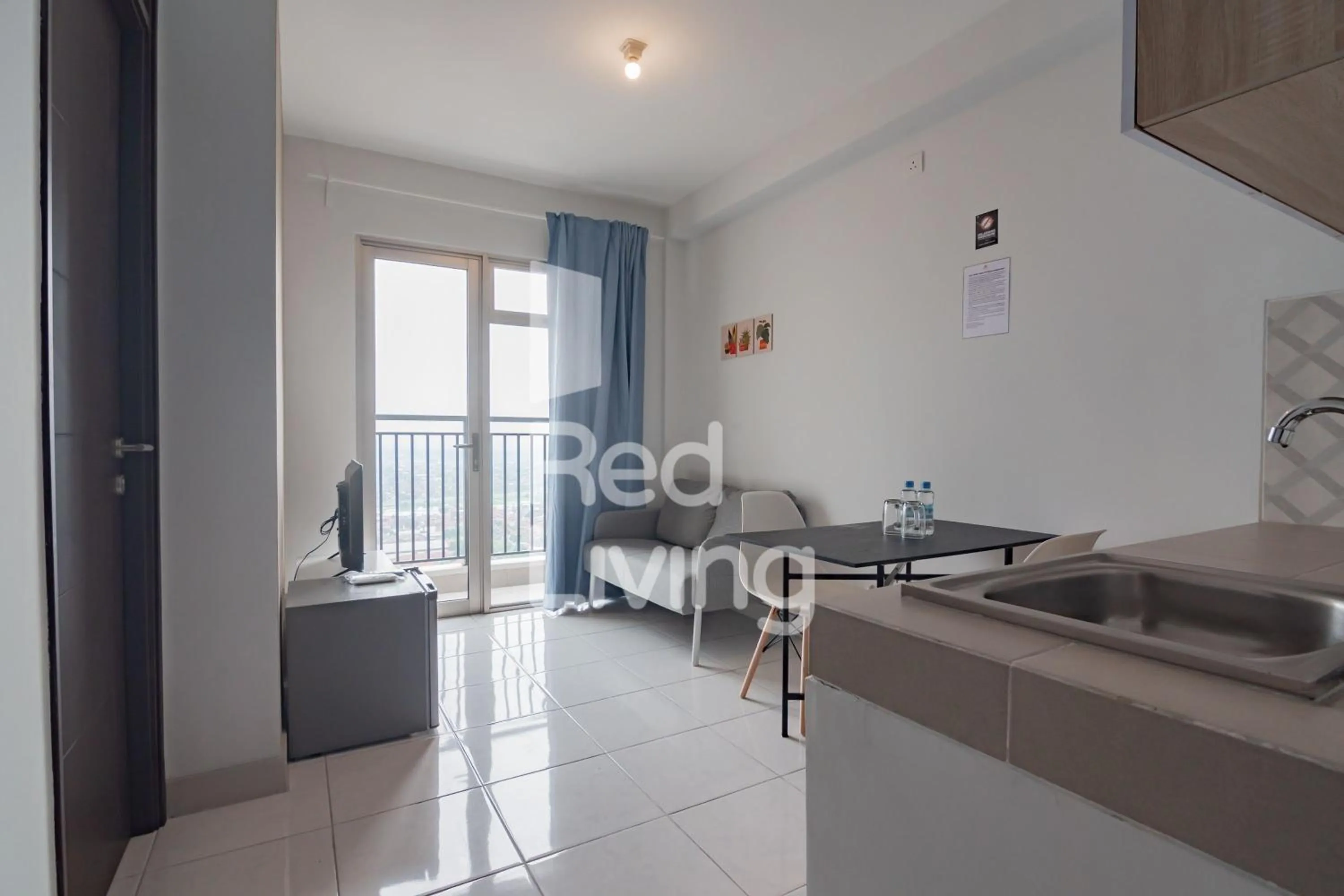 Living room in RedLiving Apartemen Mekarwangi Square - M Express