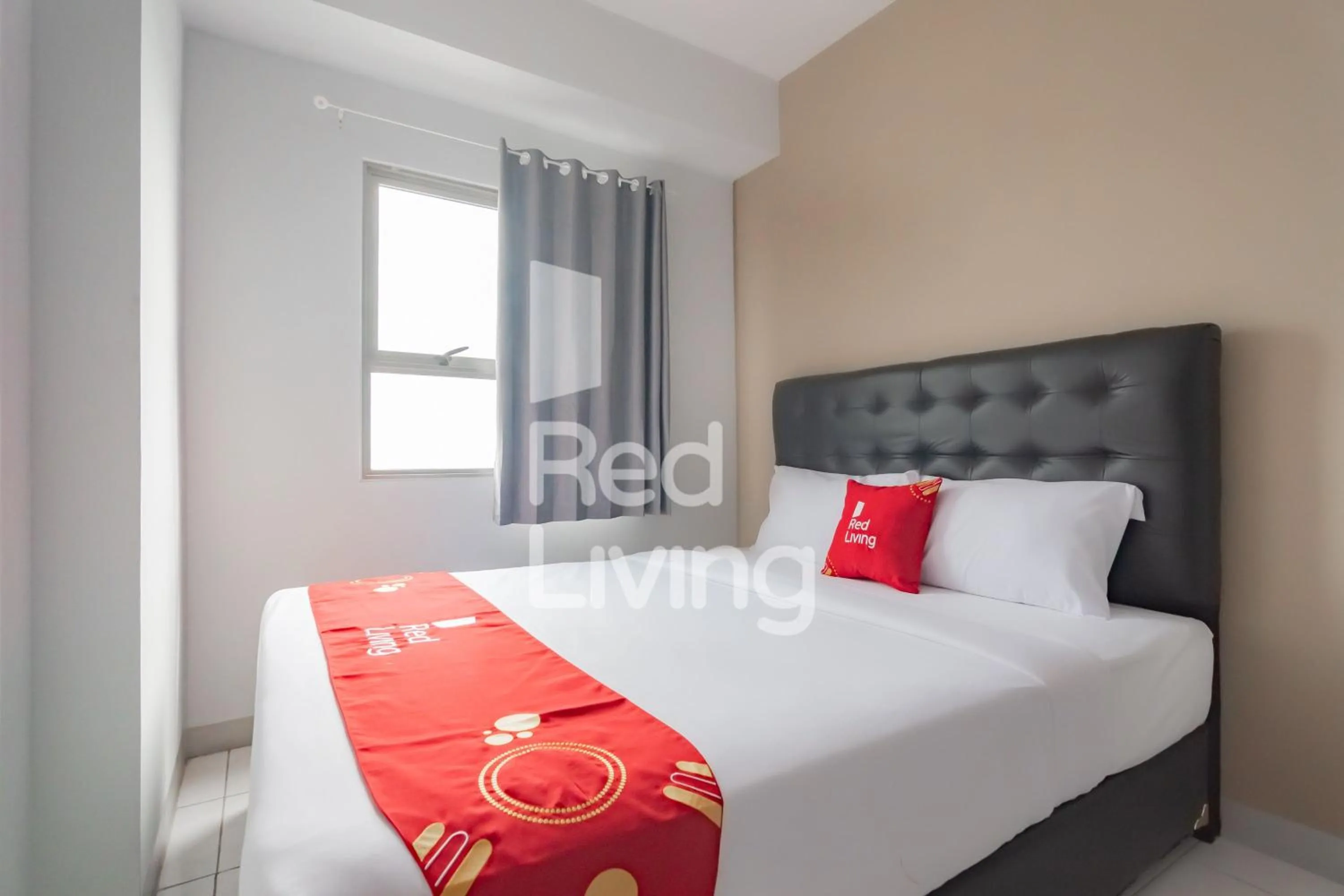 Bedroom, Bed in RedLiving Apartemen Mekarwangi Square - M Express