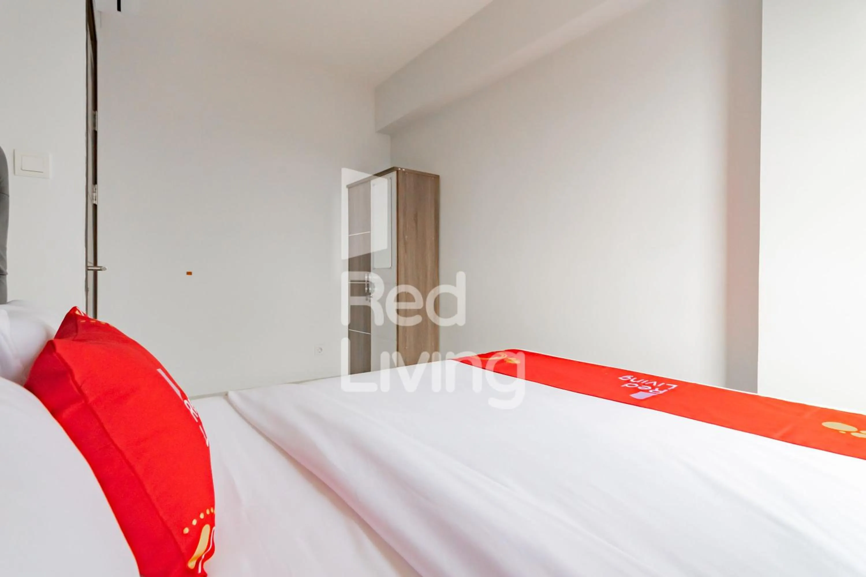 Bedroom, Bed in RedLiving Apartemen Mekarwangi Square - M Express