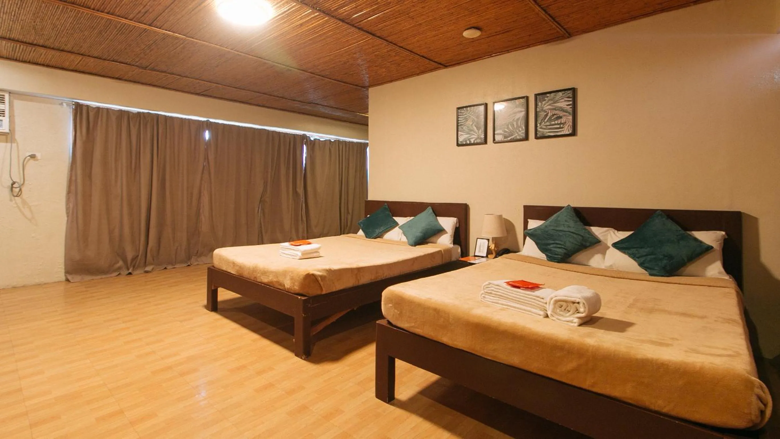 Bed in RedDoorz @ Manila Airport Hotel