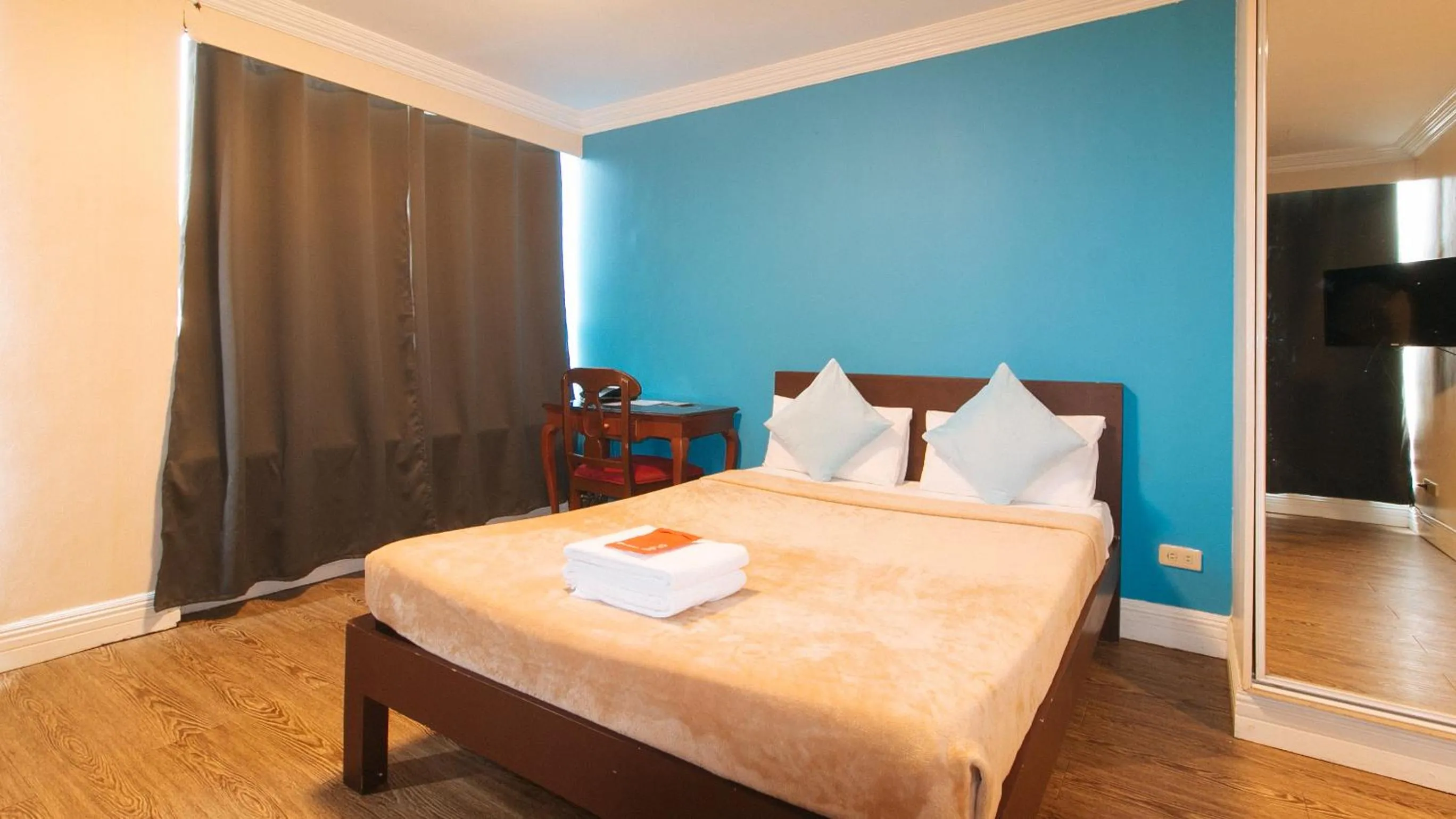 Bed in RedDoorz @ Manila Airport Hotel