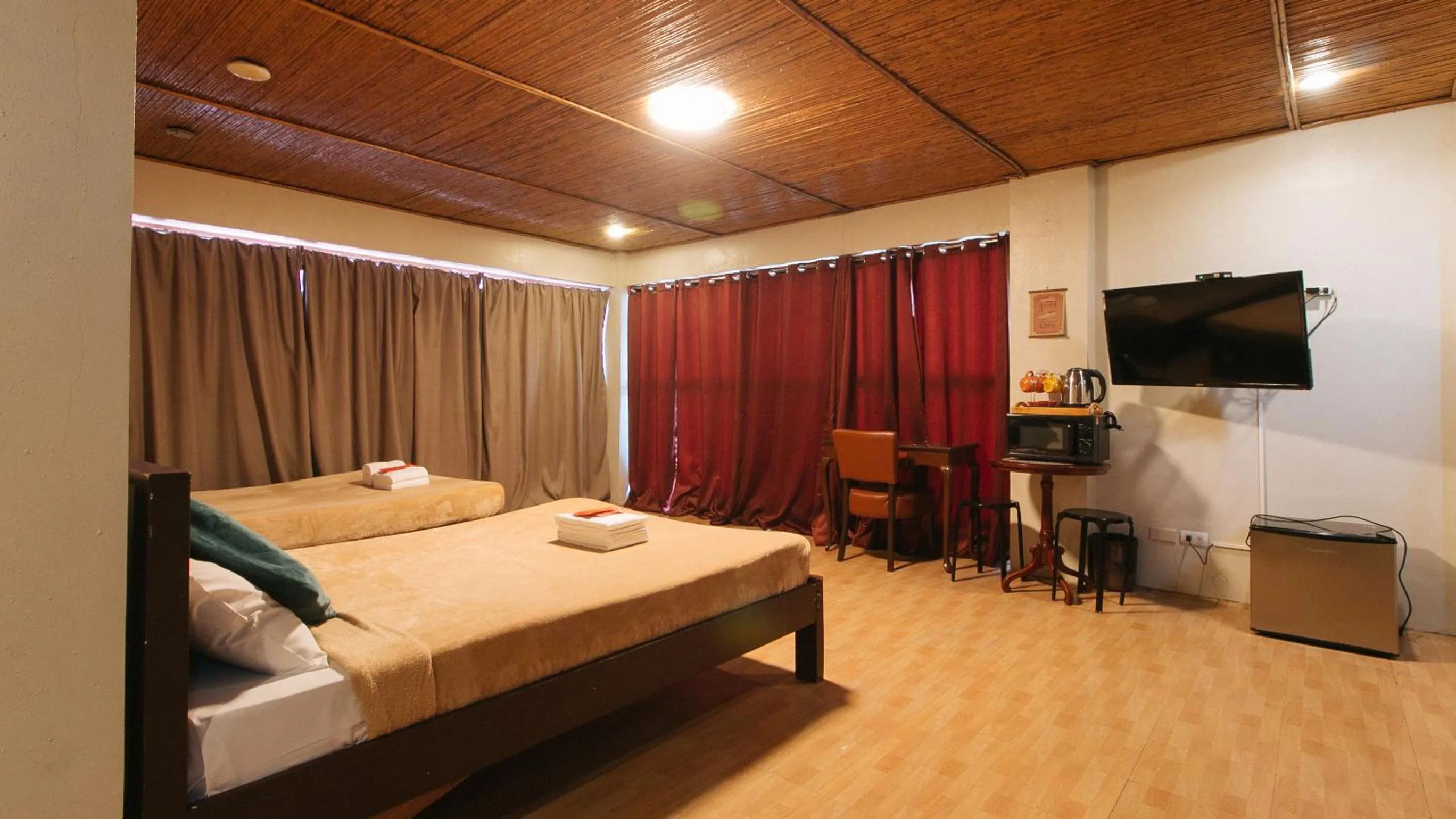 Bed in RedDoorz @ Manila Airport Hotel