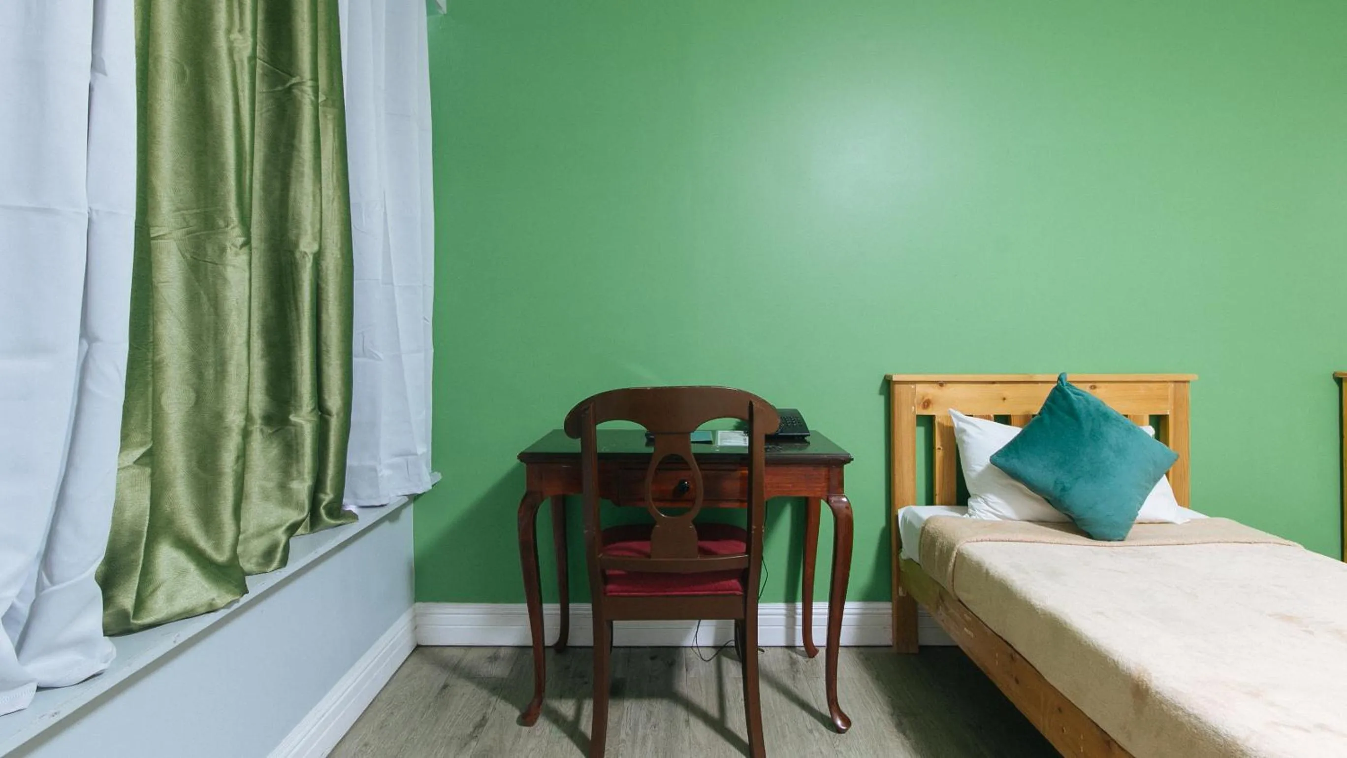 Bed in RedDoorz @ Manila Airport Hotel