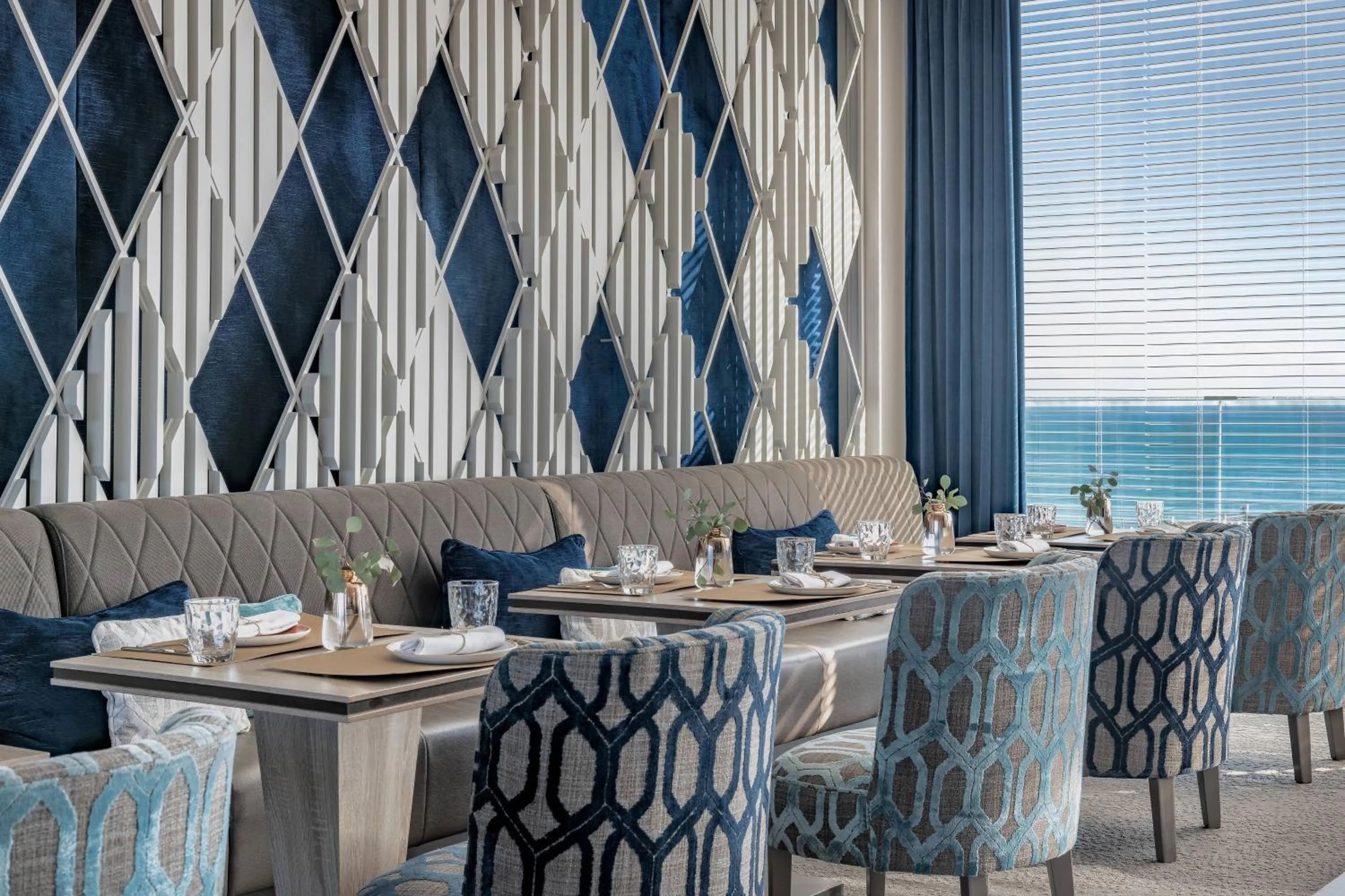 Lounge or bar in AC Hotel Barcelona Fórum by Marriott