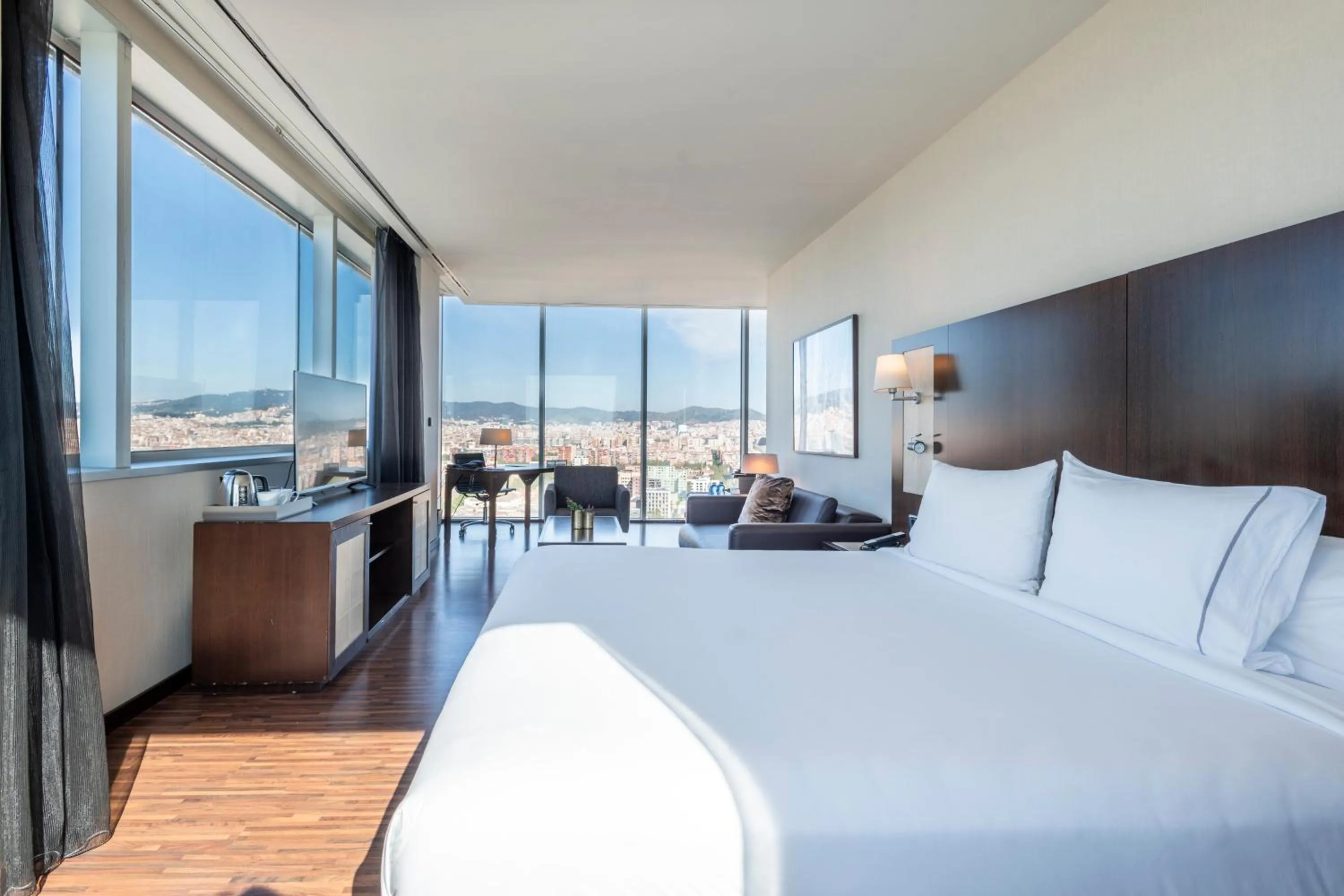 Bedroom, Bed in Leonardo Royal Hotel Barcelona Forum