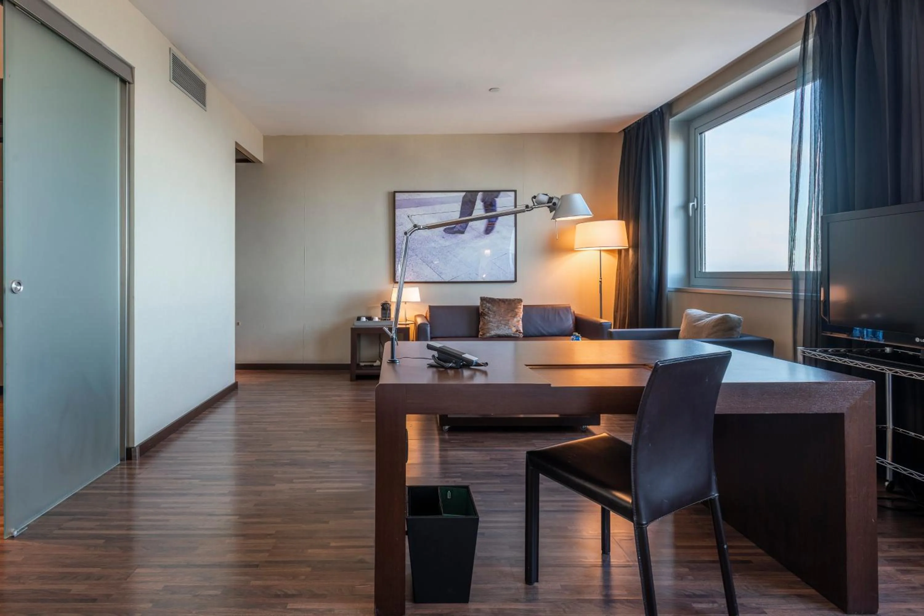 Photo of the whole room in Leonardo Royal Hotel Barcelona Forum