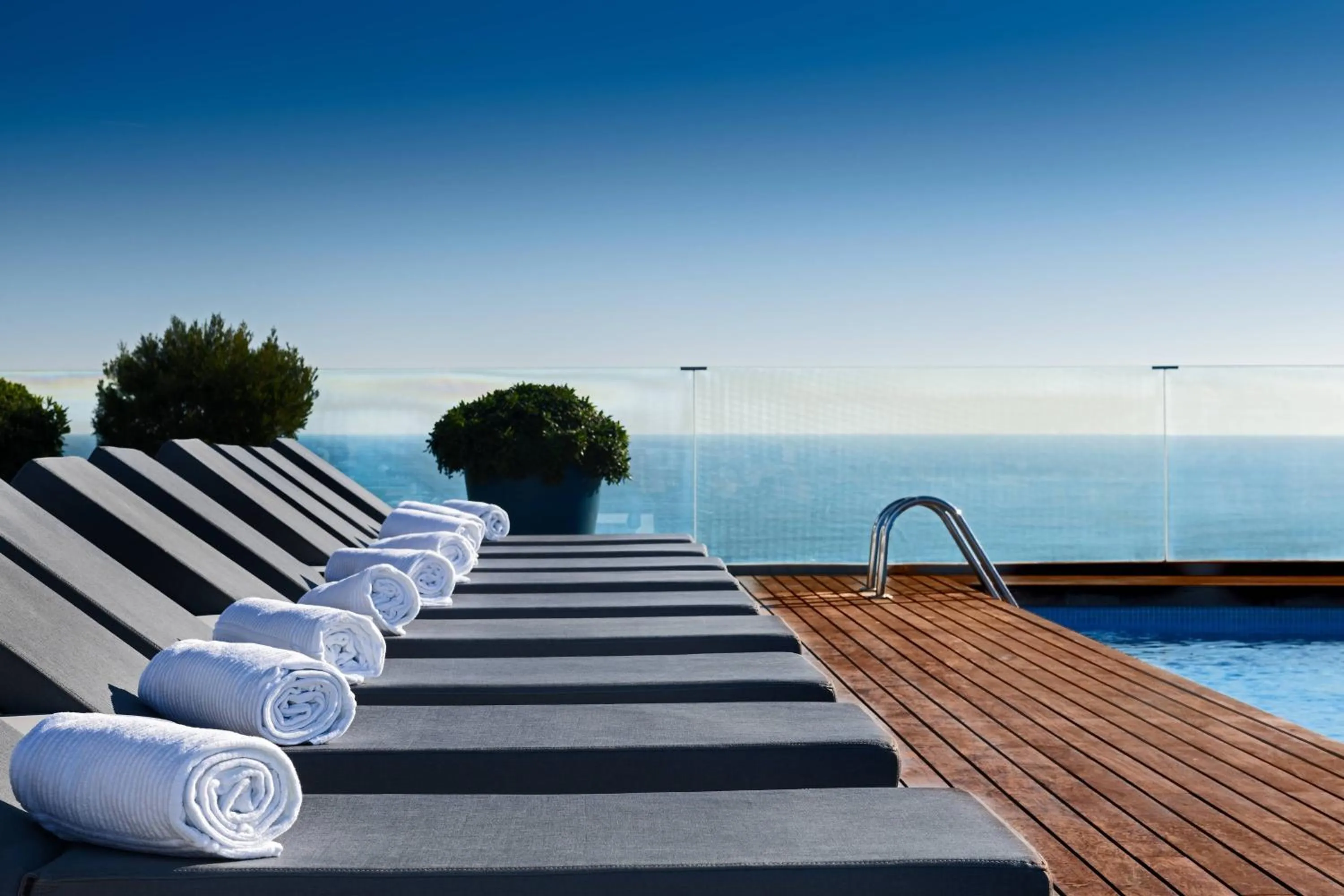 Swimming pool in AC Hotel Barcelona Fórum by Marriott