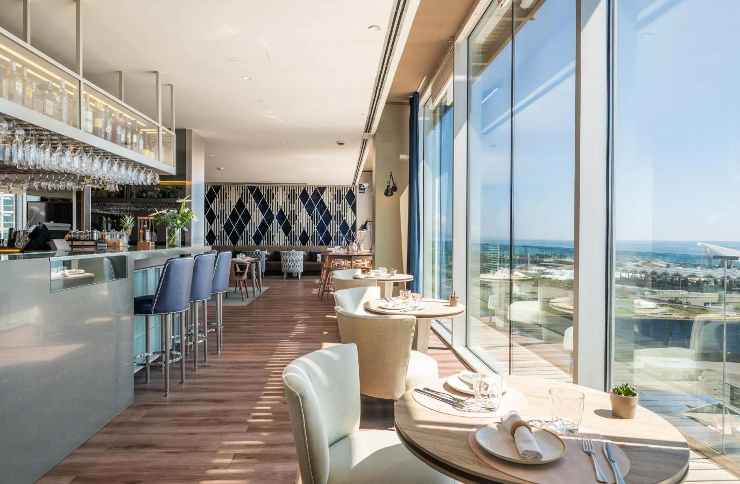 Lounge or bar in Leonardo Royal Hotel Barcelona Forum