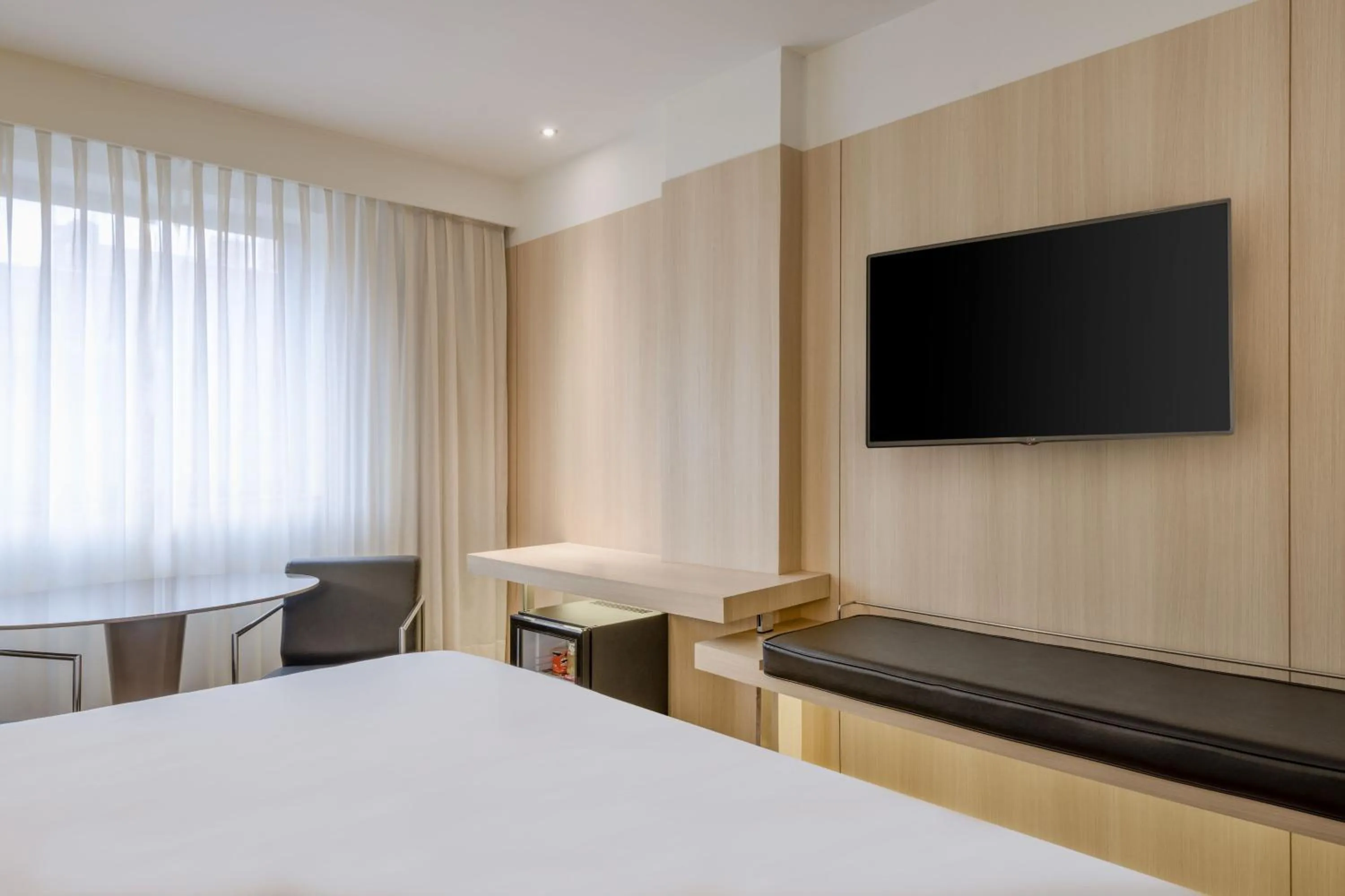 Photo of the whole room, Bed in AC Hotel Córdoba by Marriott