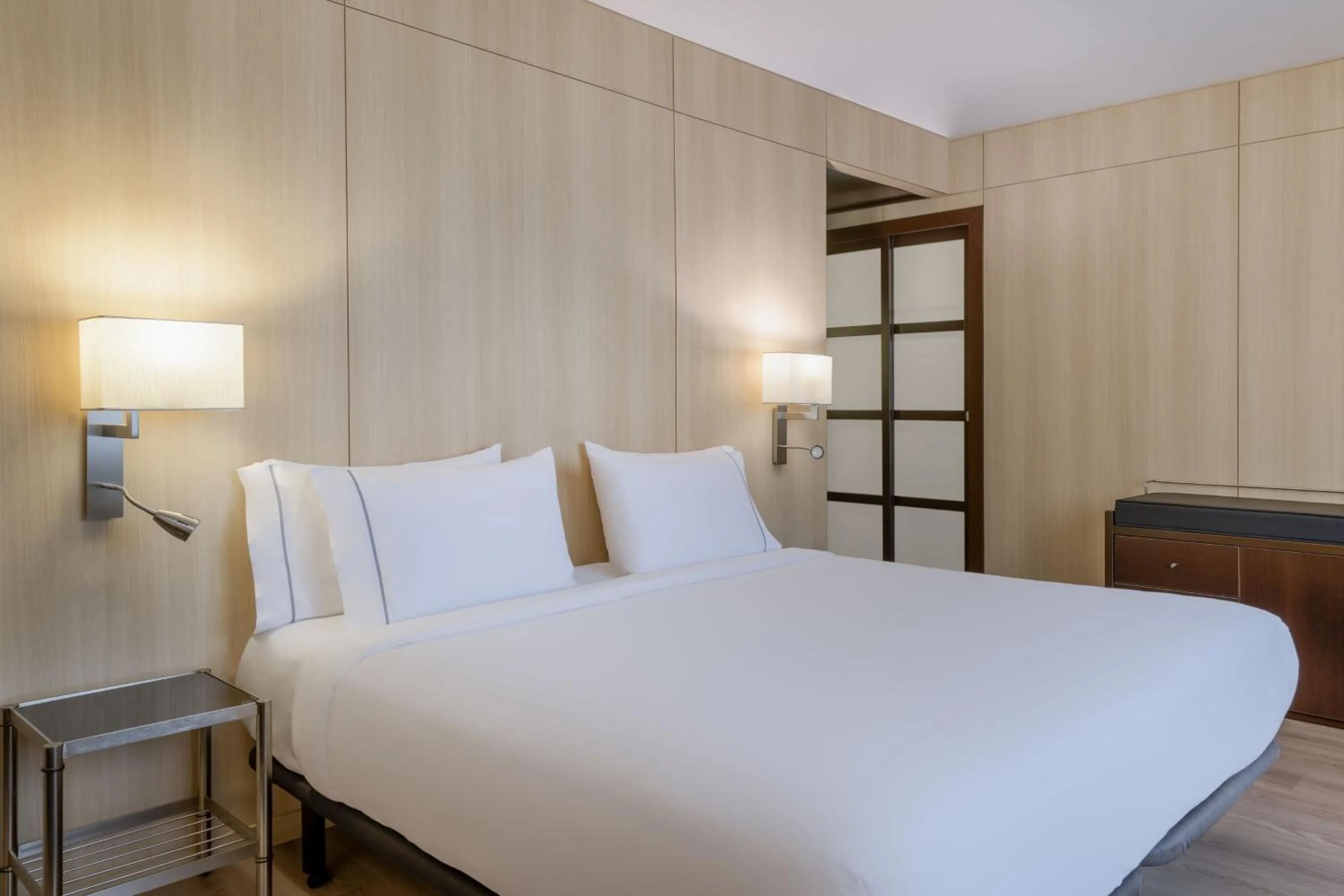 Photo of the whole room, Bed in AC Hotel Córdoba by Marriott