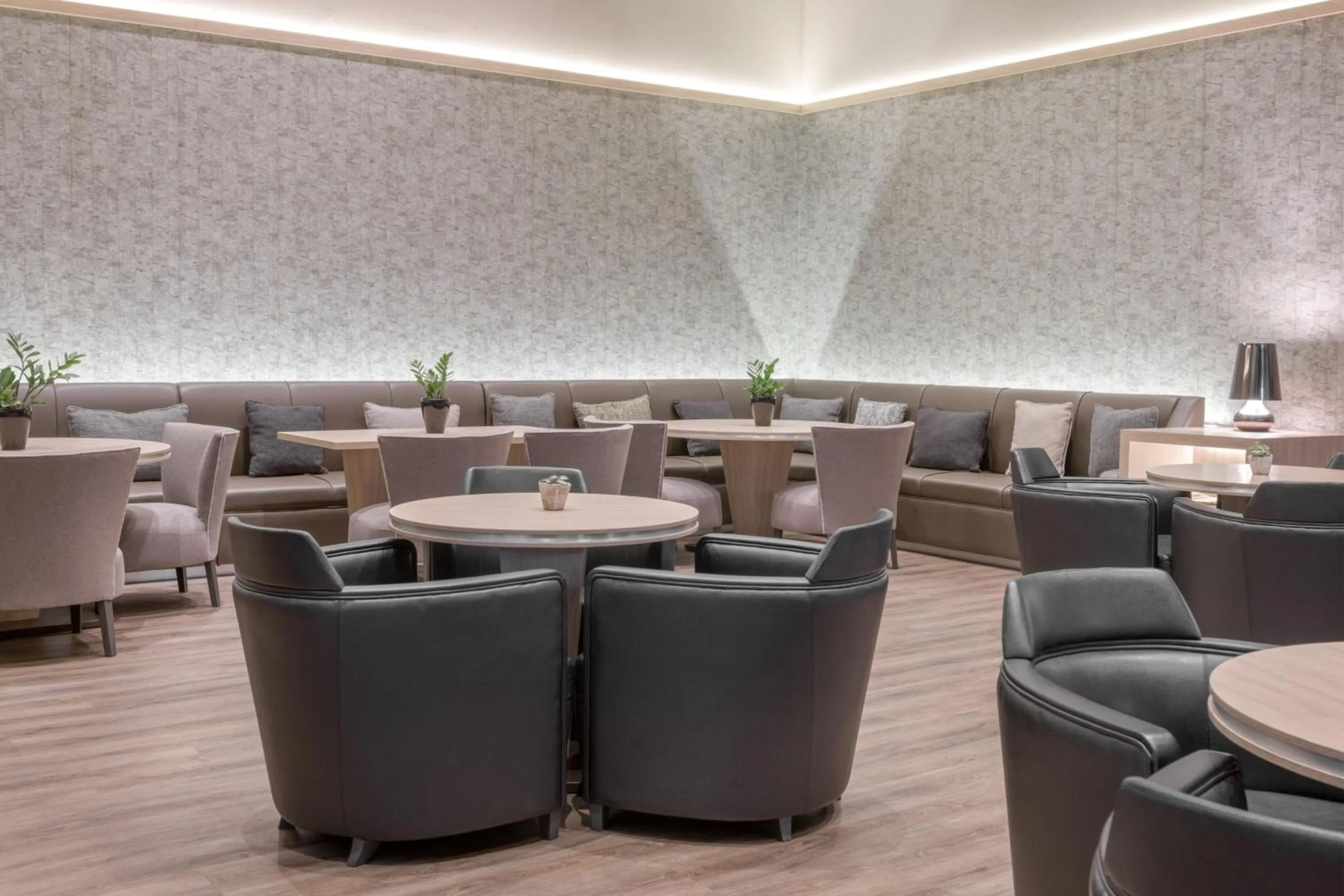 Lounge or bar in AC Hotel Córdoba by Marriott