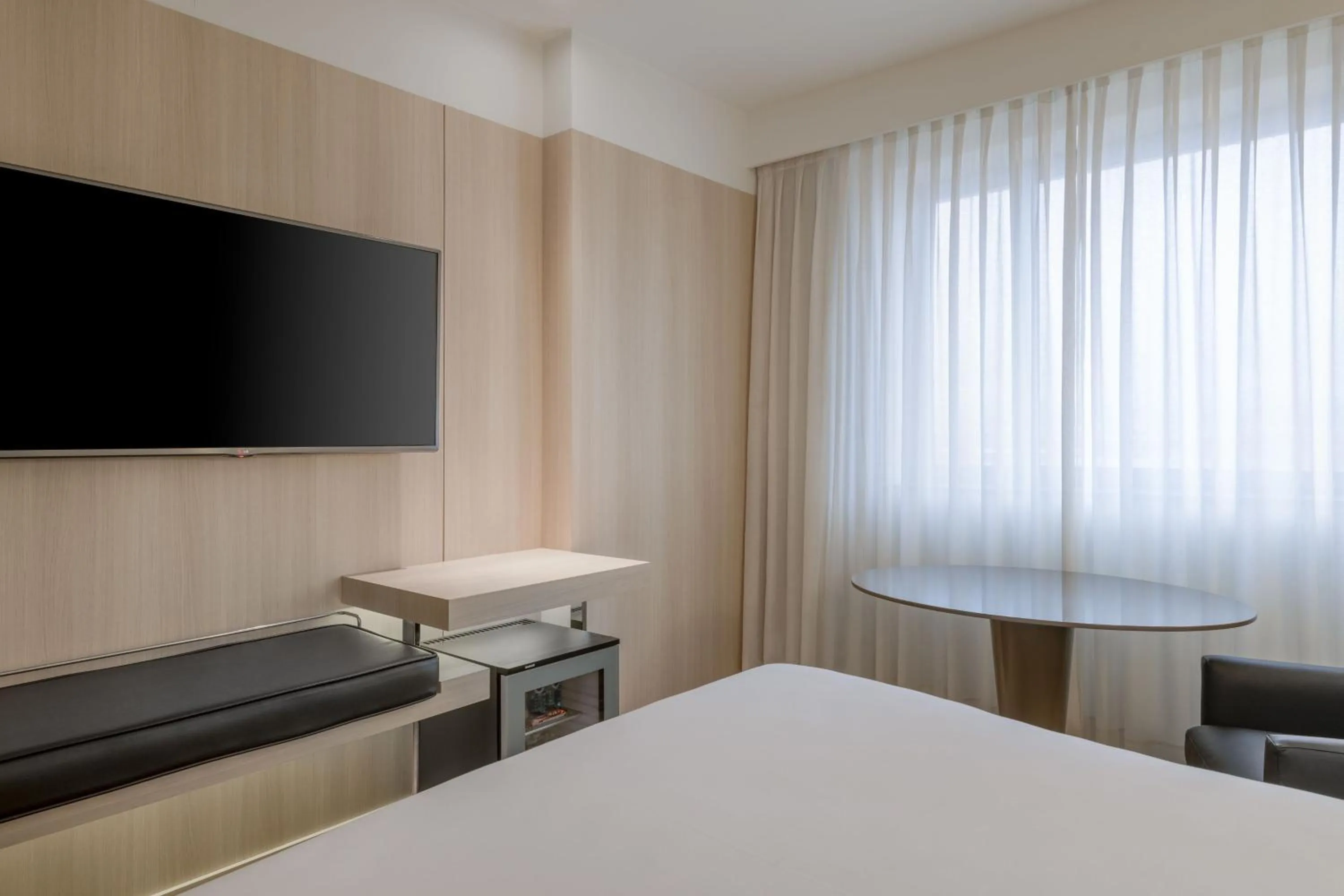 Photo of the whole room, Bed in AC Hotel Córdoba by Marriott