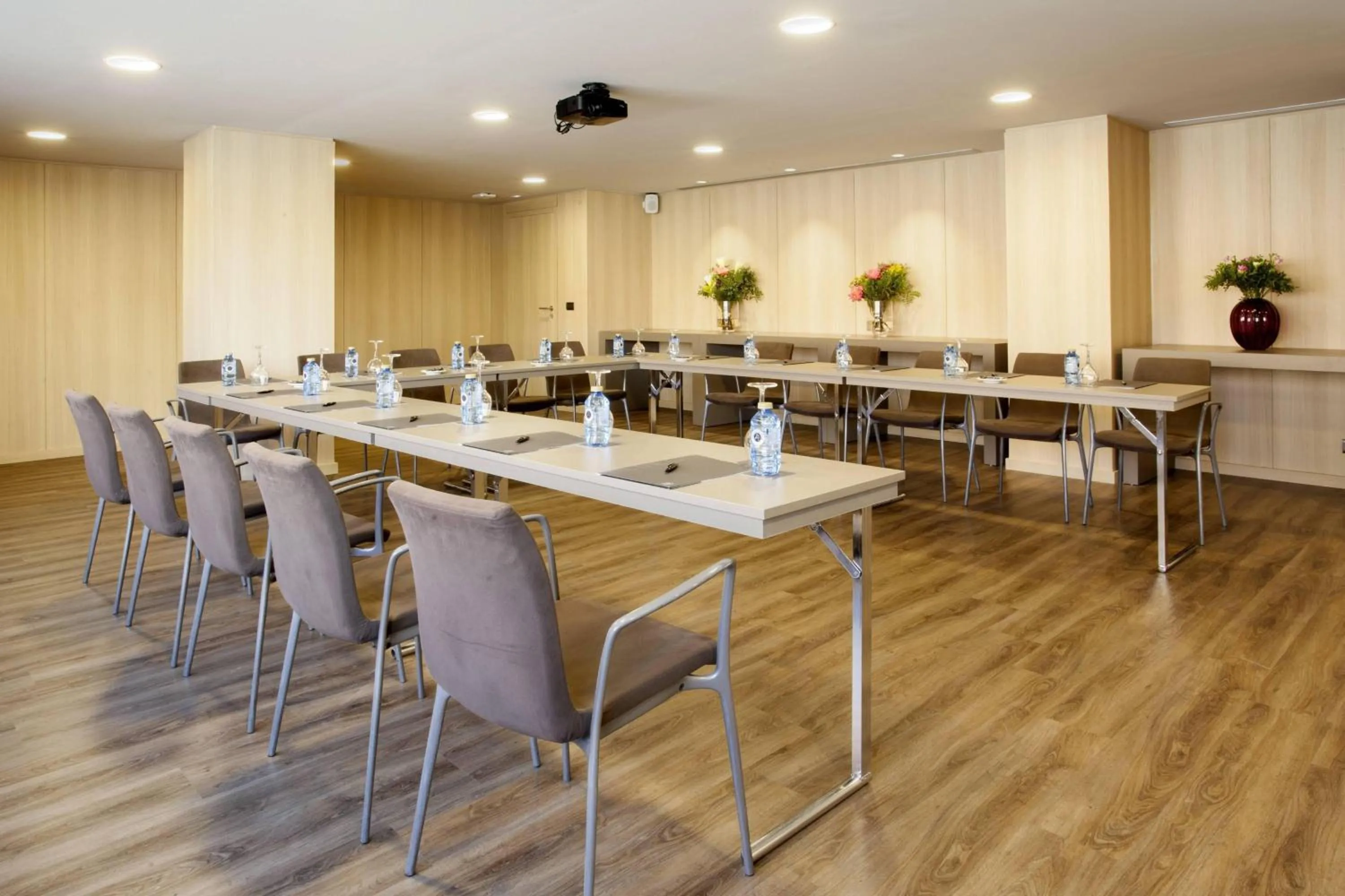 Meeting/conference room in AC Hotel Córdoba by Marriott