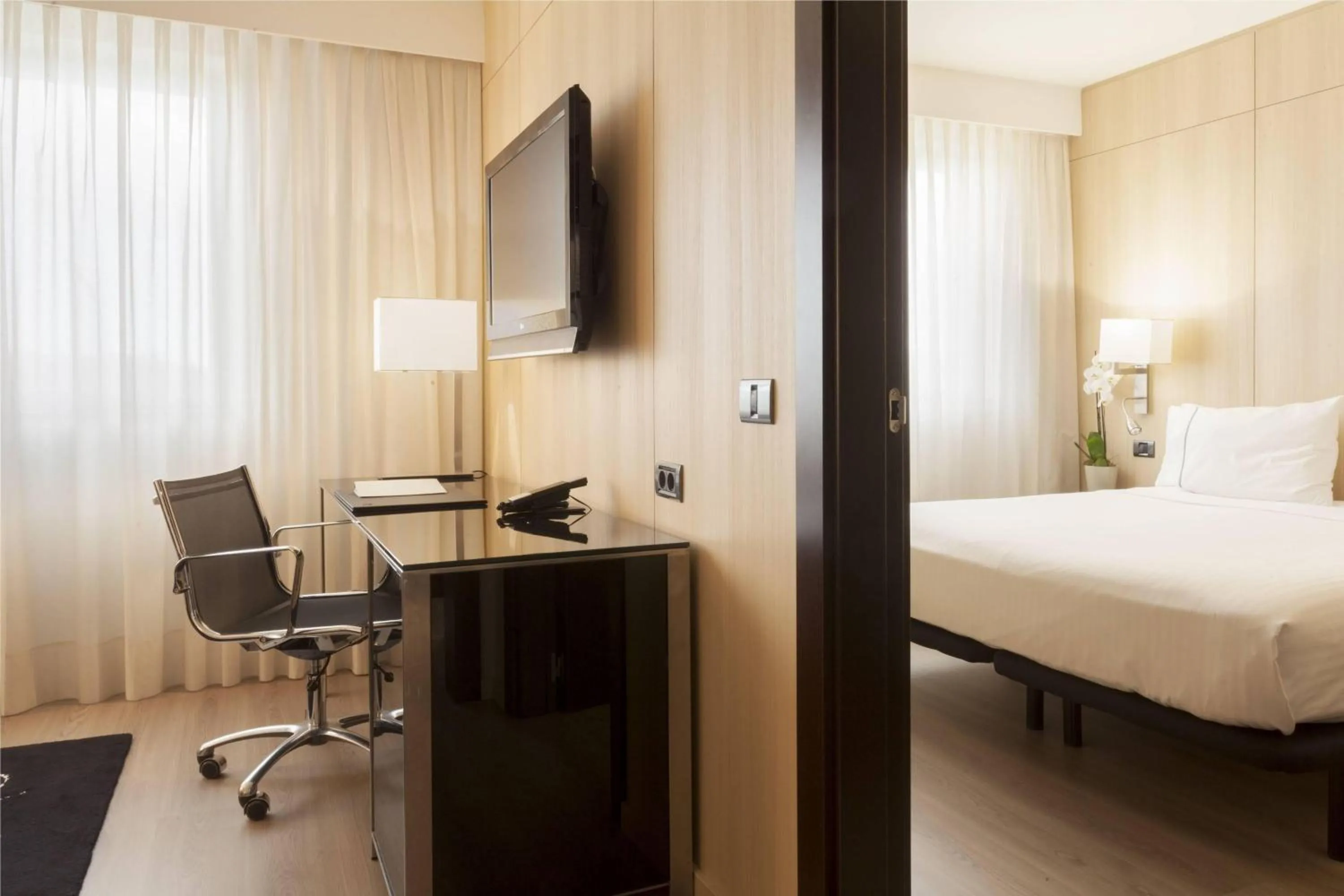 Photo of the whole room, Bed in AC Hotel Córdoba by Marriott