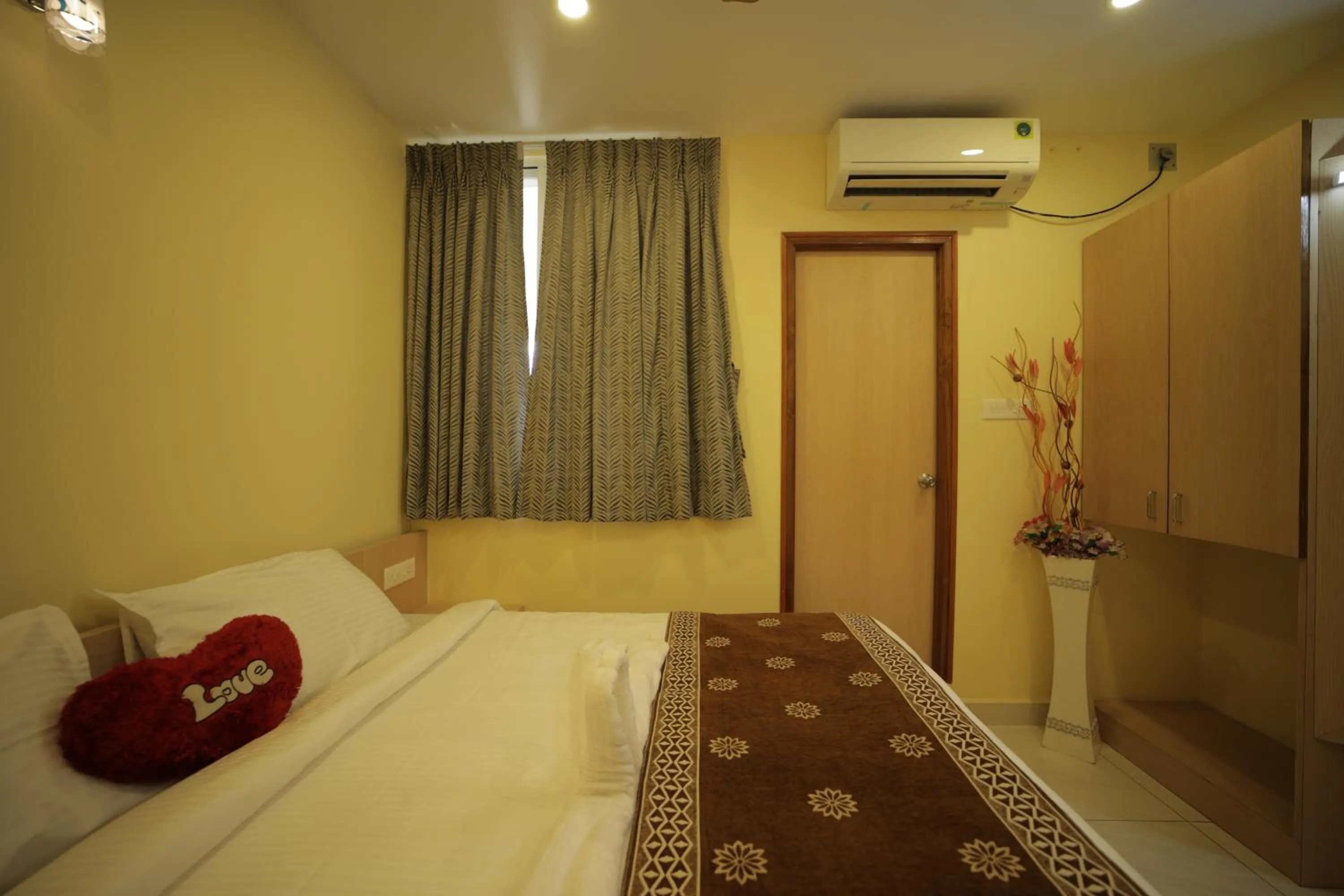 air conditioner, Bed in Nadanam Inn