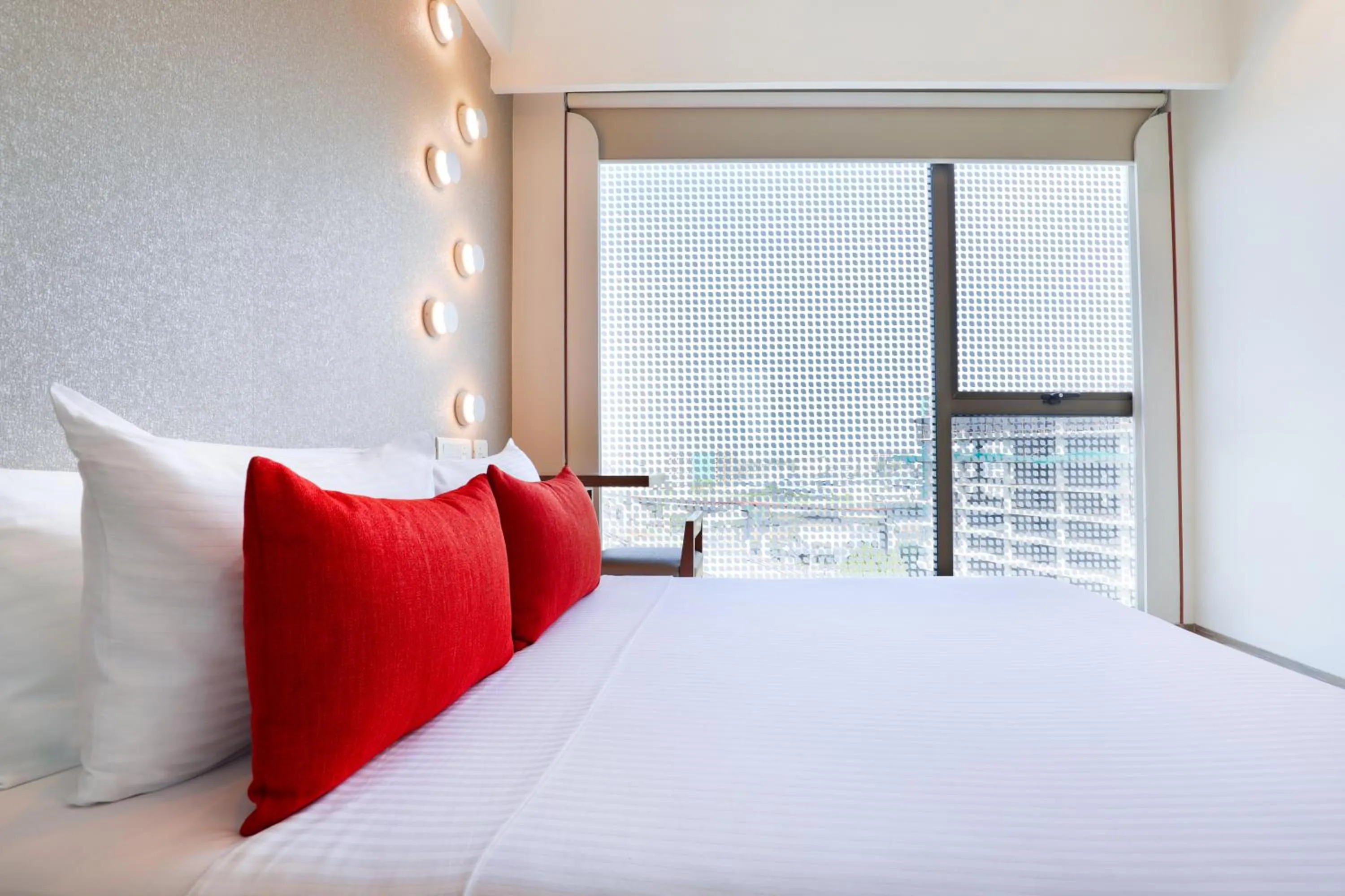 Bedroom, Bed in Lemon Tree Hotel, Kalina BKC, Mumbai