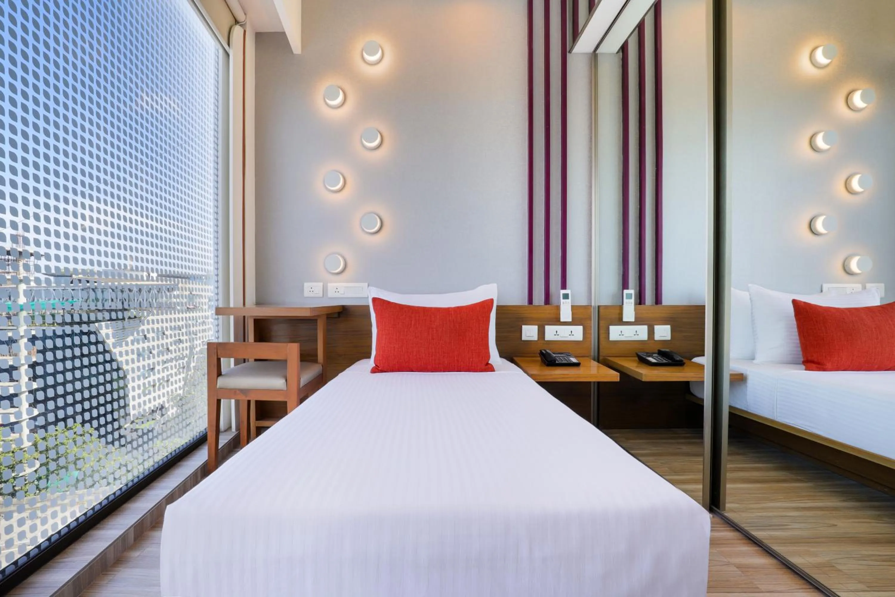 Bed in Lemon Tree Hotel, Kalina BKC, Mumbai