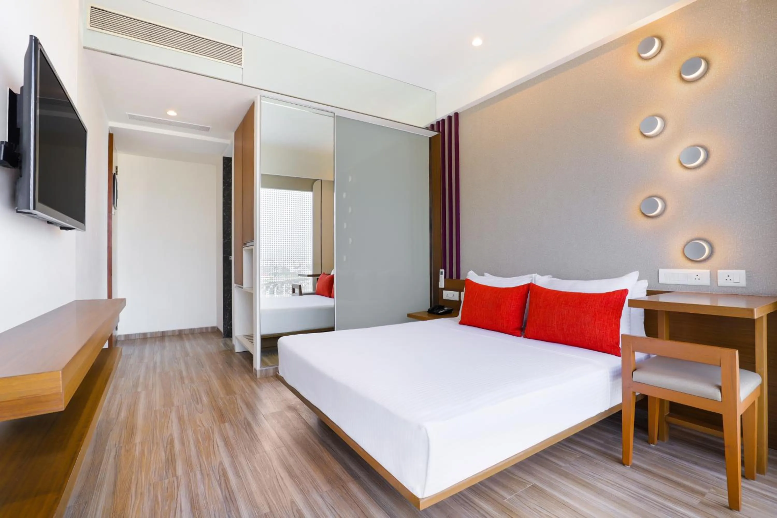 Bedroom, Bed in Lemon Tree Hotel, Kalina BKC, Mumbai