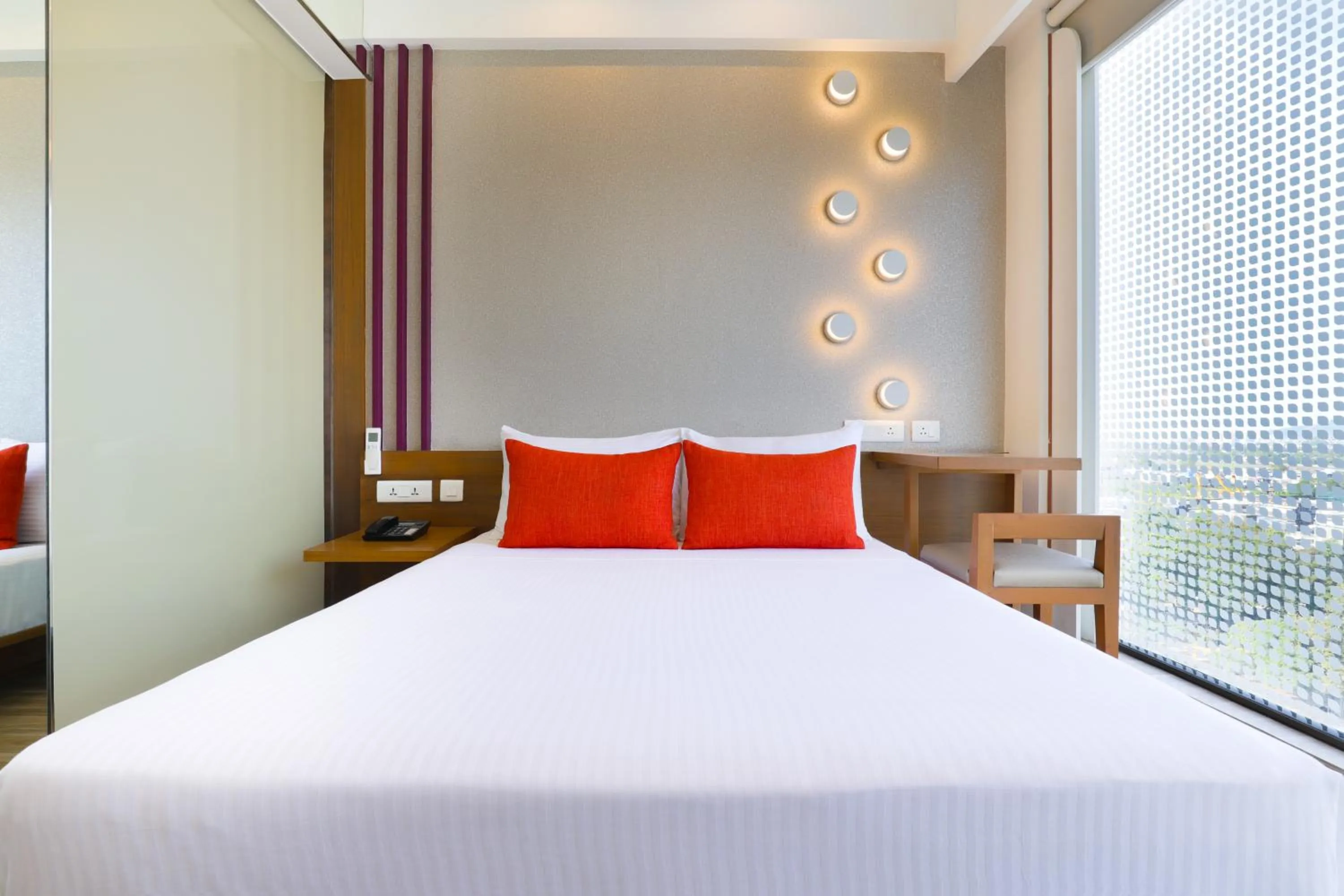 Bedroom, Bed in Lemon Tree Hotel, Kalina BKC, Mumbai