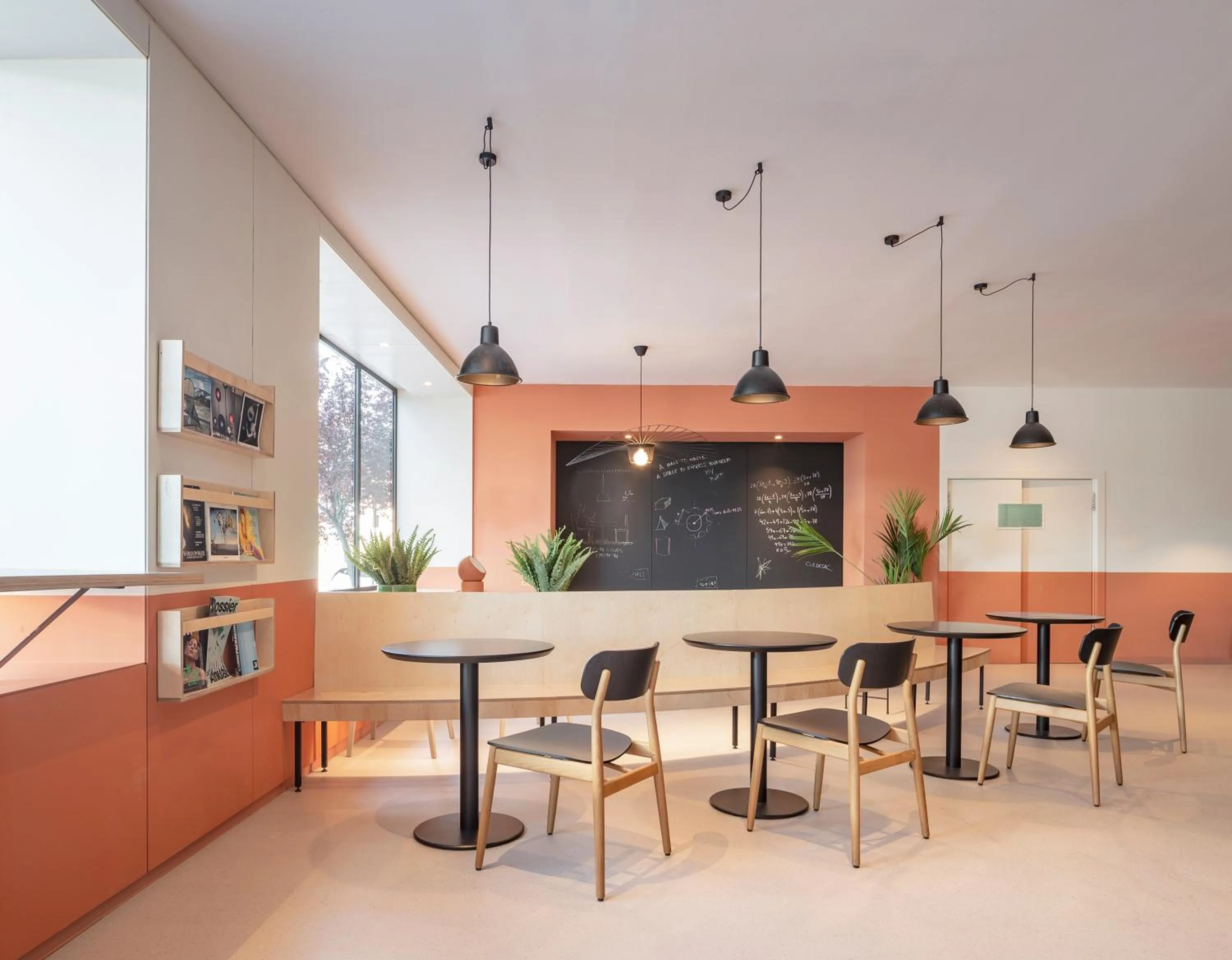 Lobby or reception in B&B HOTEL Madrid Getafe