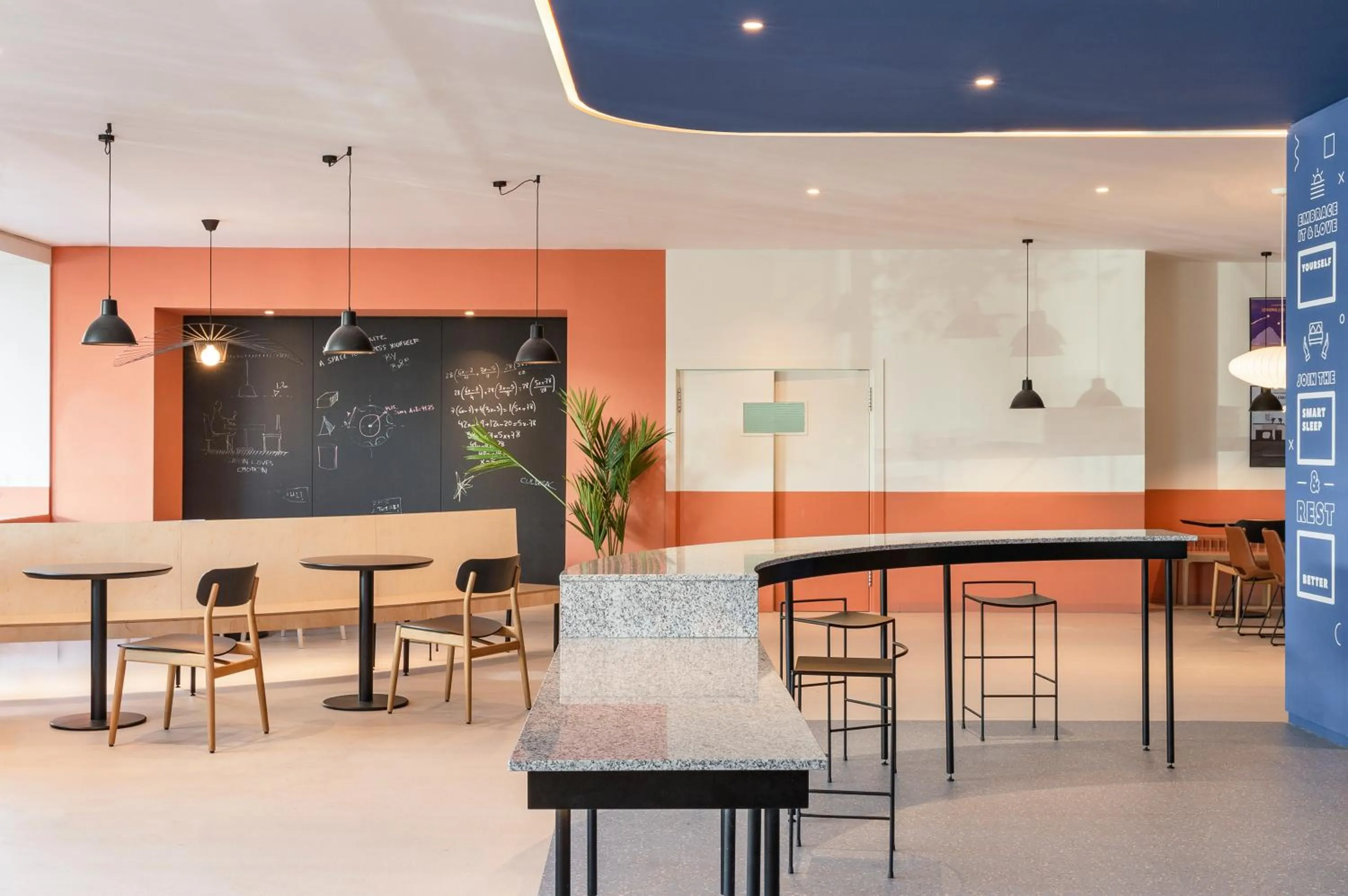 Lobby or reception in B&B HOTEL Madrid Getafe