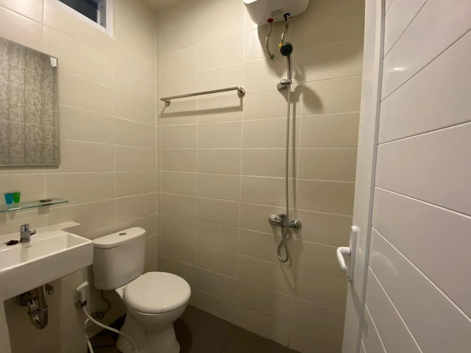 Shower in The Home Srengseng