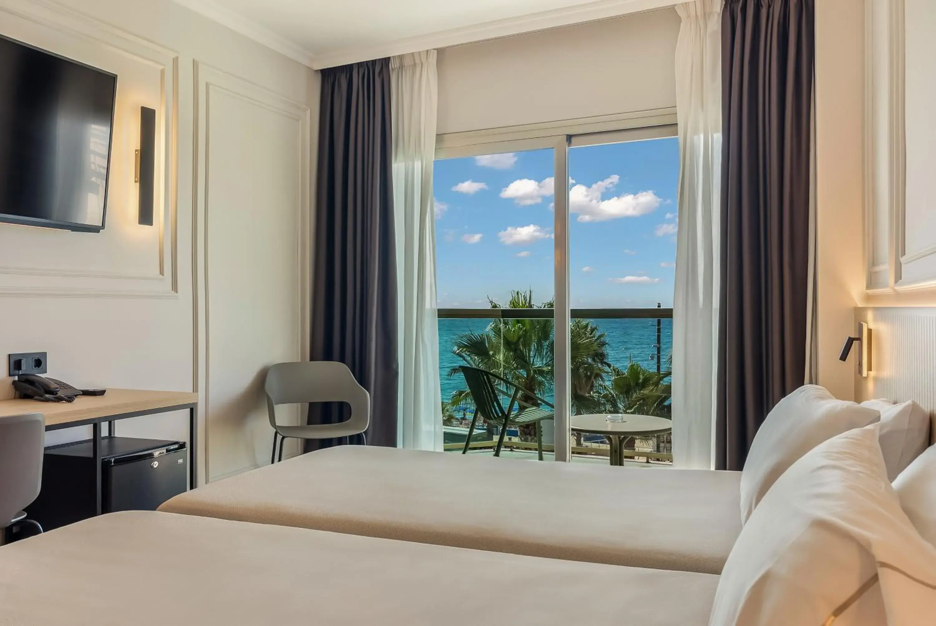 Standard Twin Room with Sea View - single occupancy in Hotel Miramar Standard Twin Room with Sea View - single occupancy in Hotel Miramar