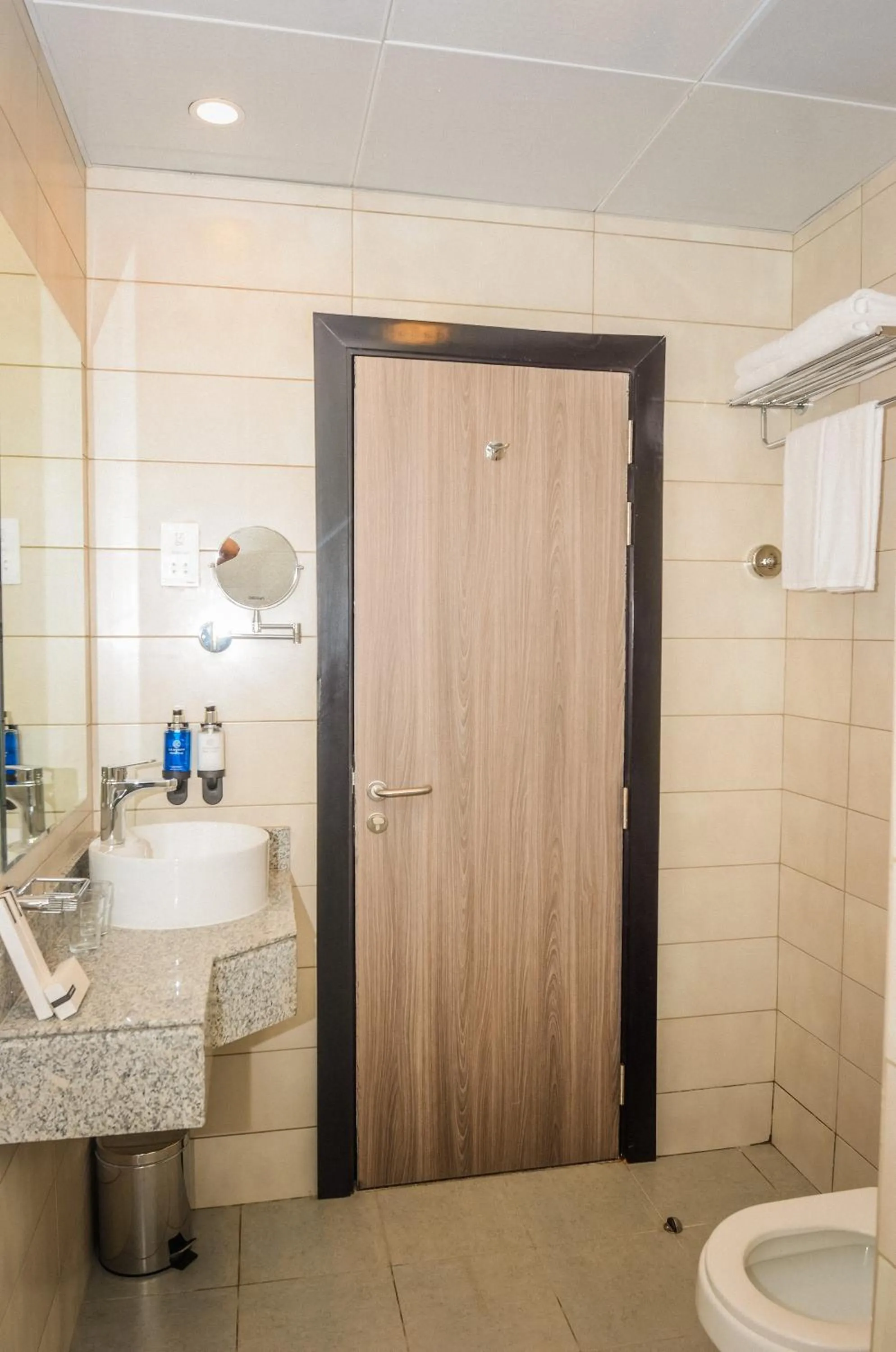 Toilet in VOGO Grand Hotel Formerly Best Western Plus Hotel Dubai Academic City