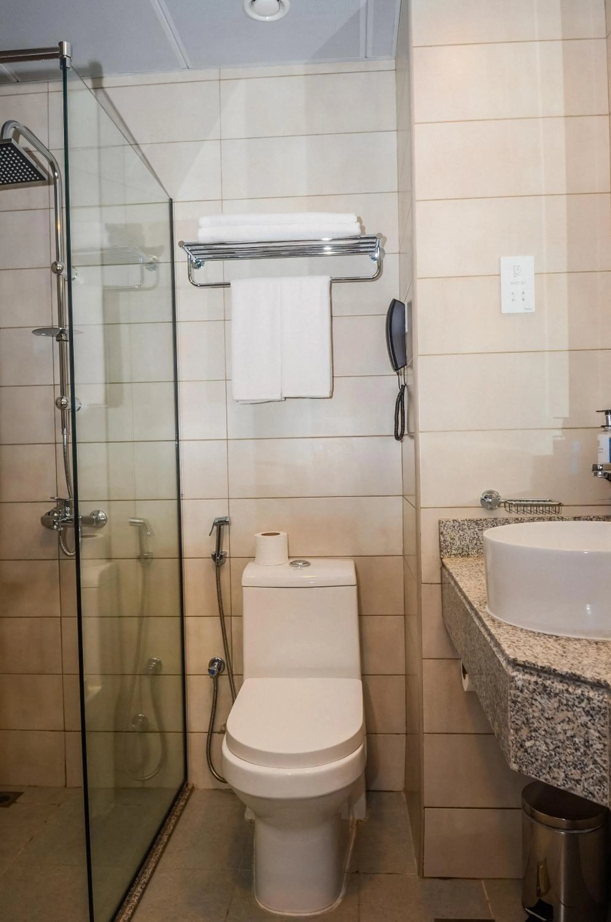 Toilet in VOGO Grand Hotel Formerly Best Western Plus Hotel Dubai Academic City