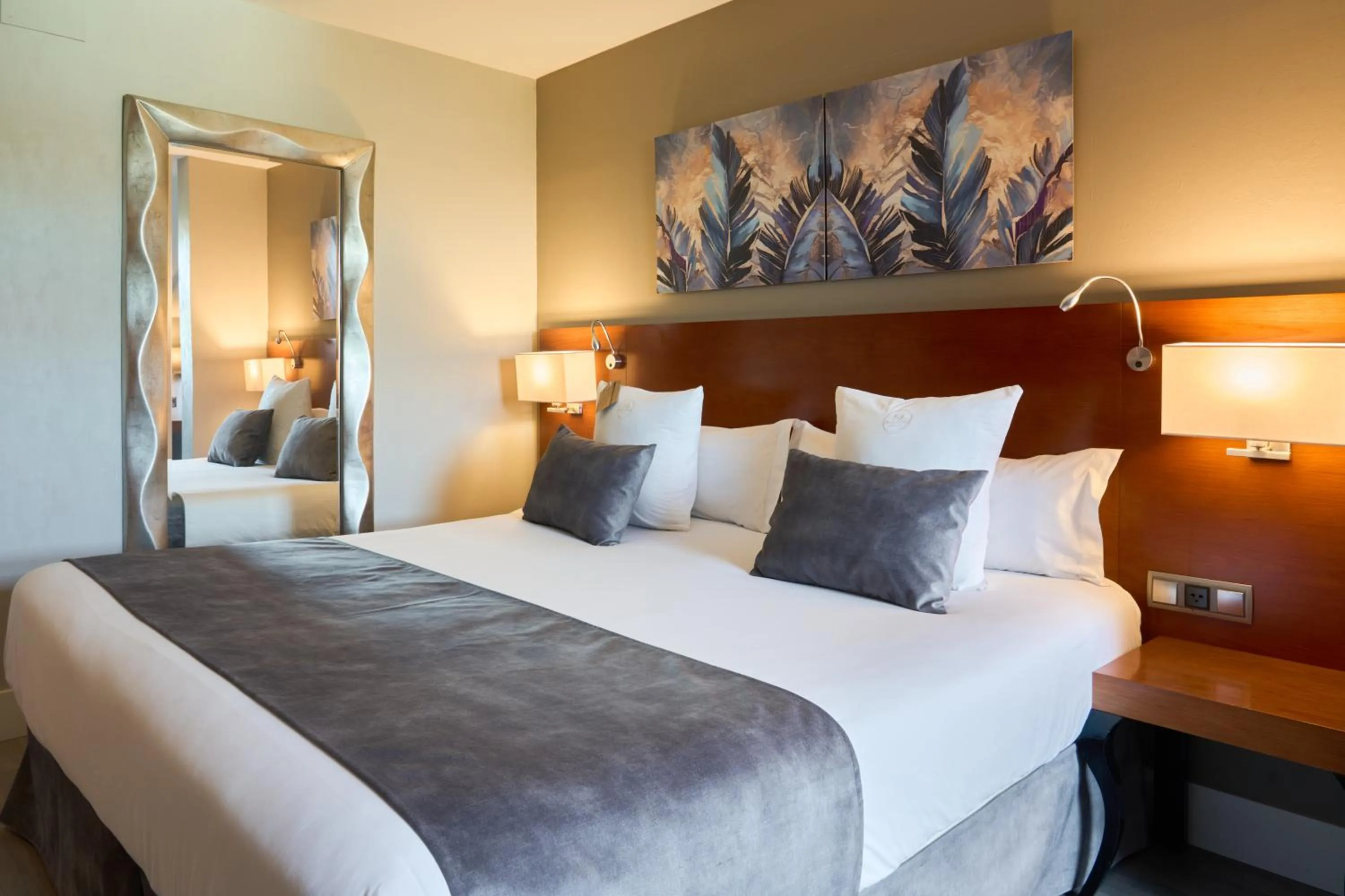 Bed in Hotel Puerta de Toledo