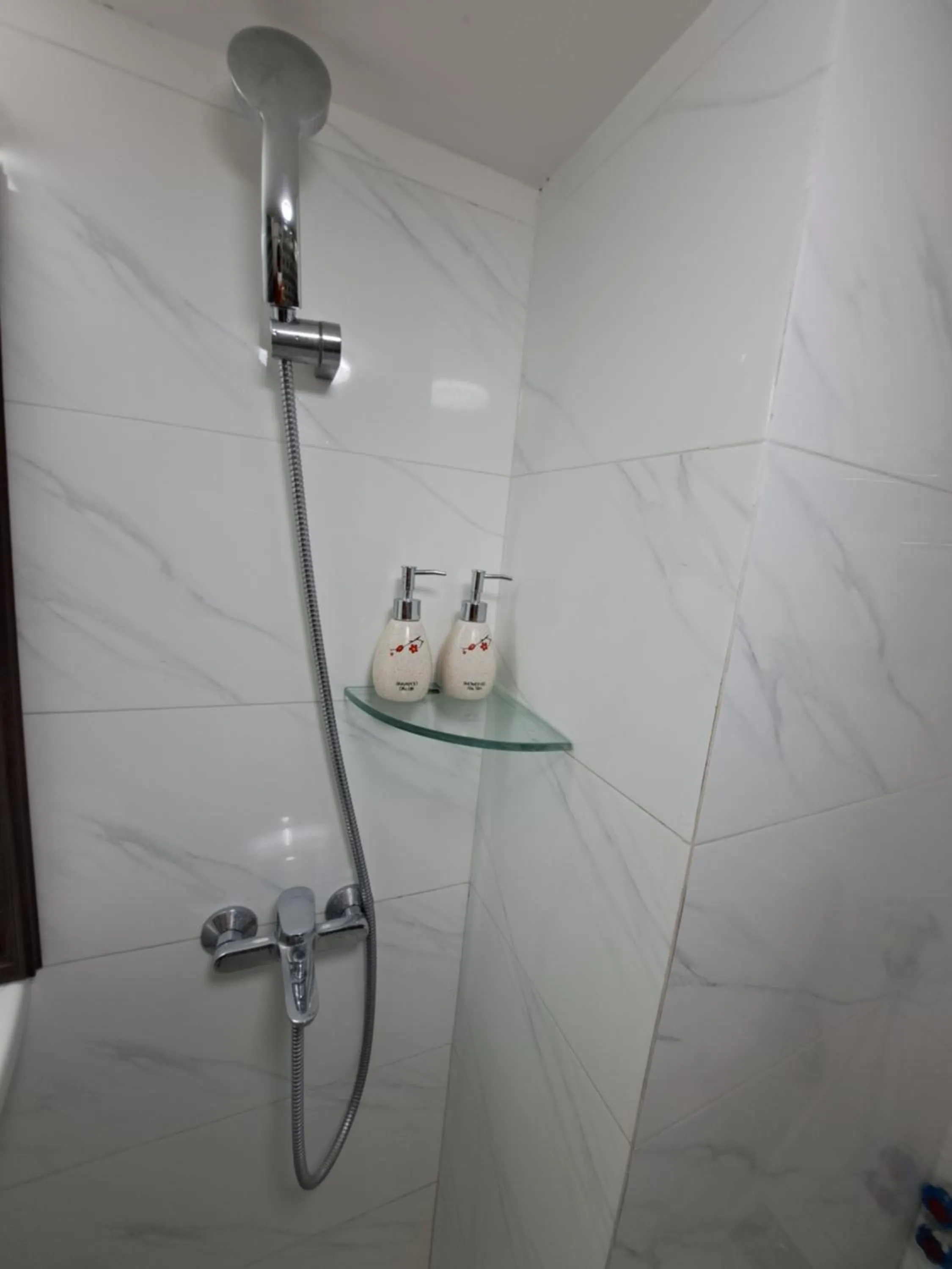 Shower in Hanvet Boutique Hotel