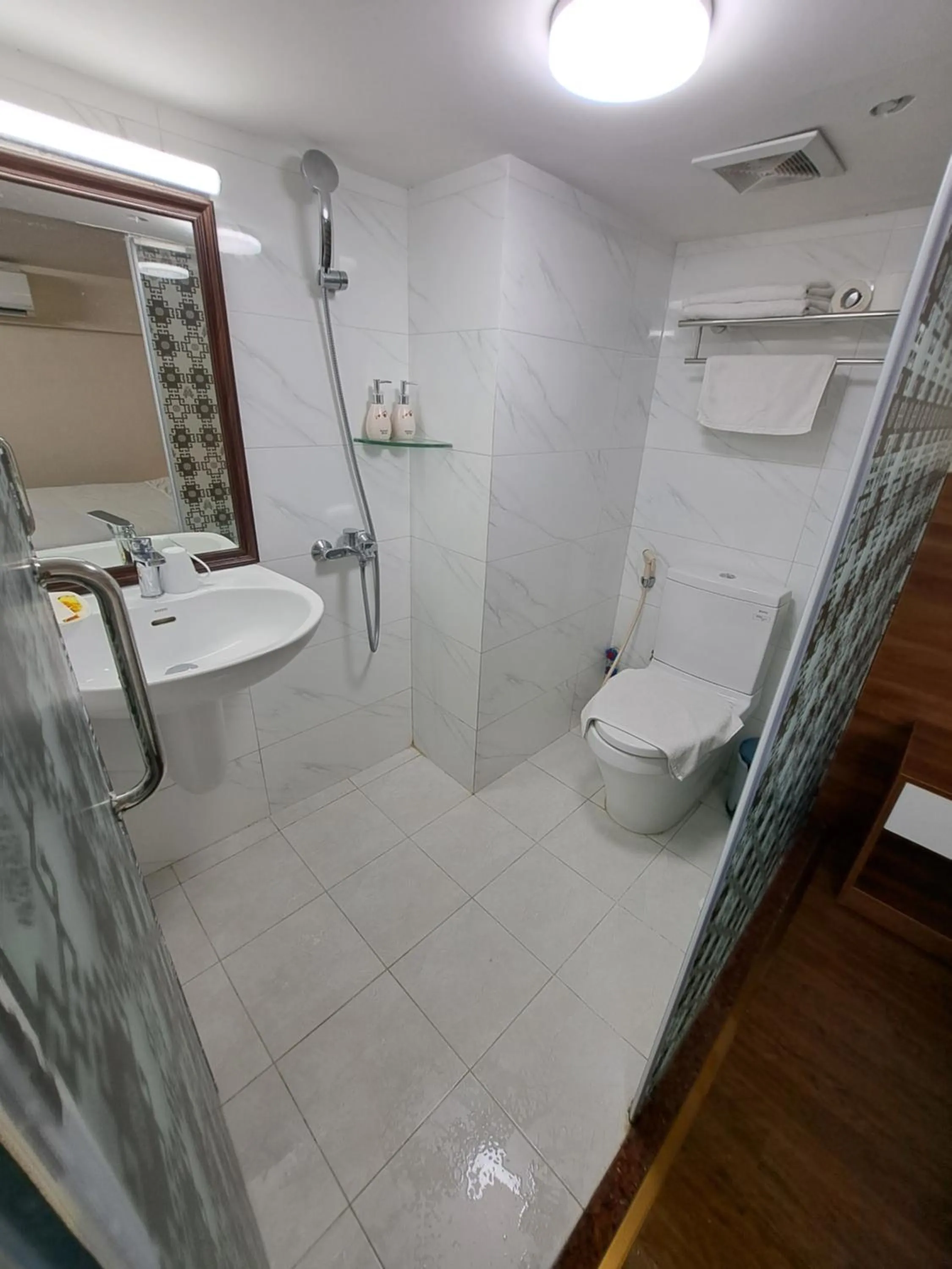 Bathroom in Hanvet Boutique Hotel