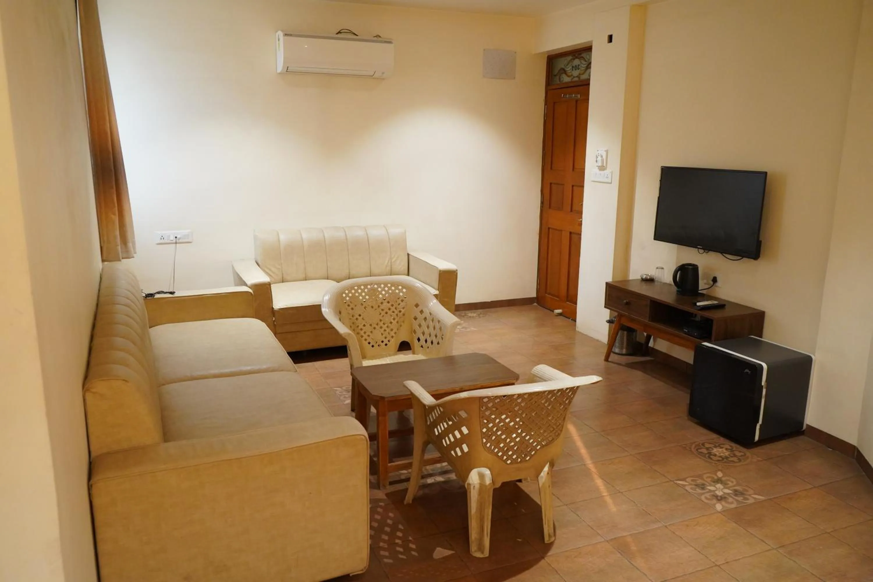 TV and multimedia in Hotel Sudarshan Palace