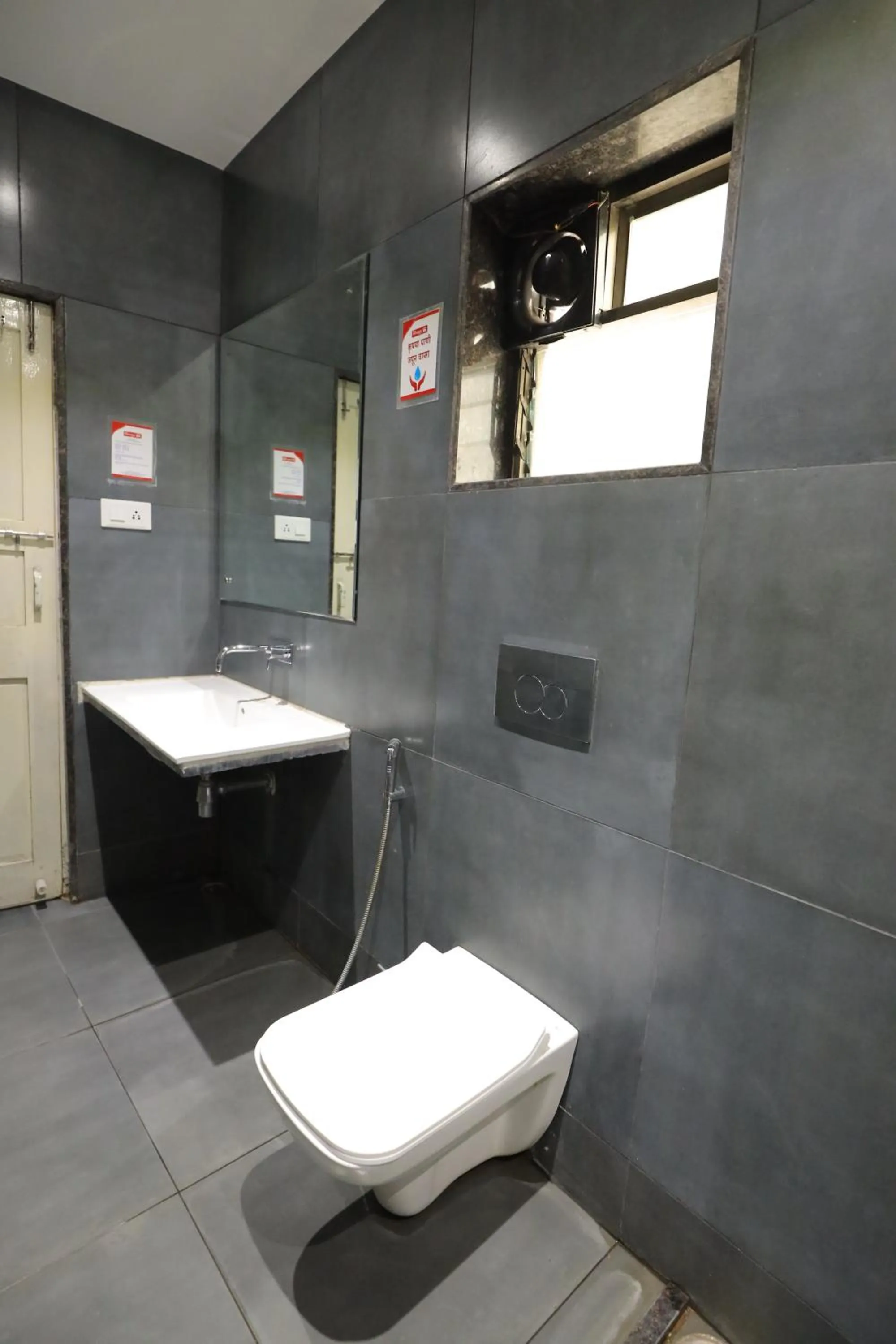 Shower in Hotel Sudarshan Palace