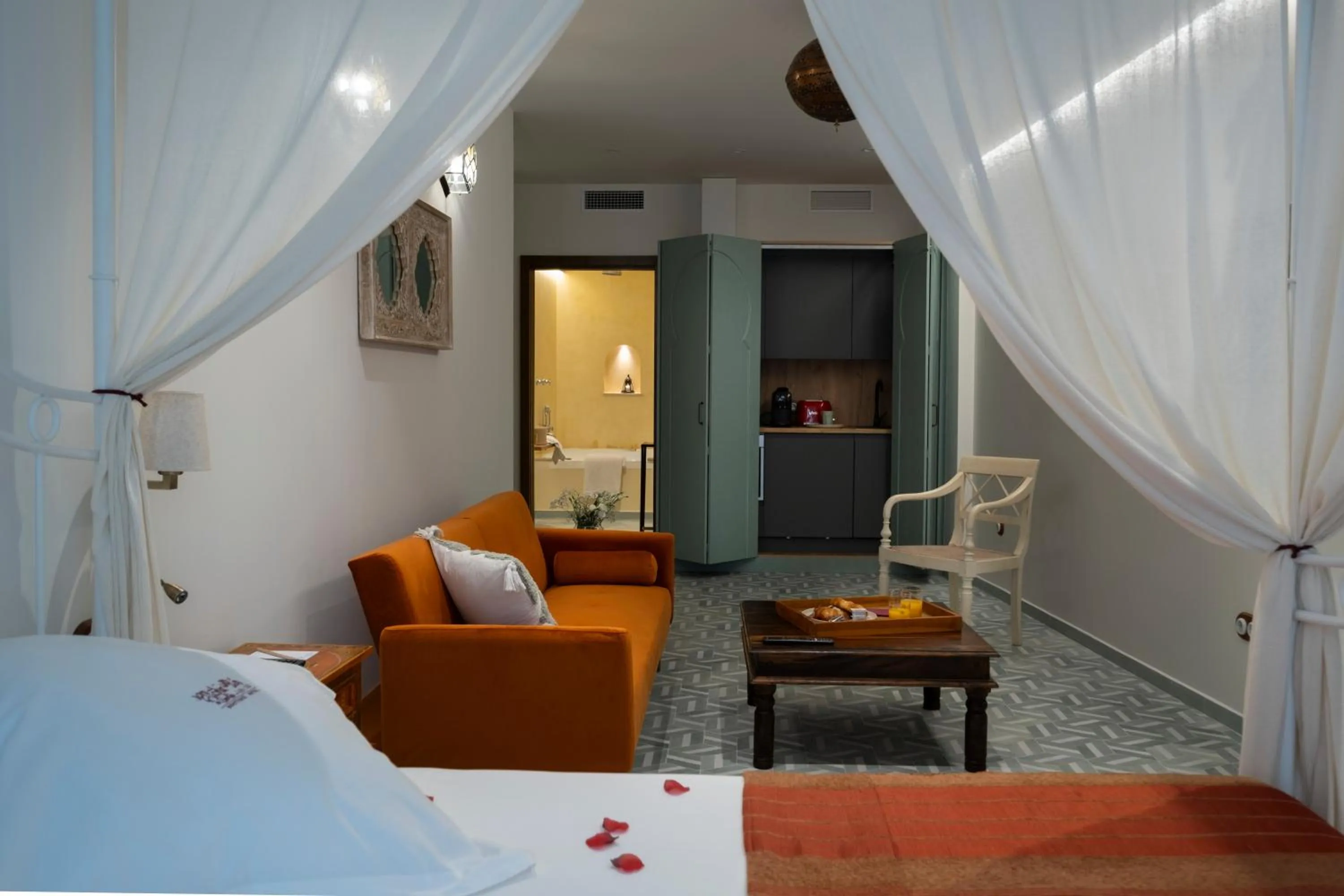 Facility for disabled guests, Bed in Alcoba del Rey de Sevilla