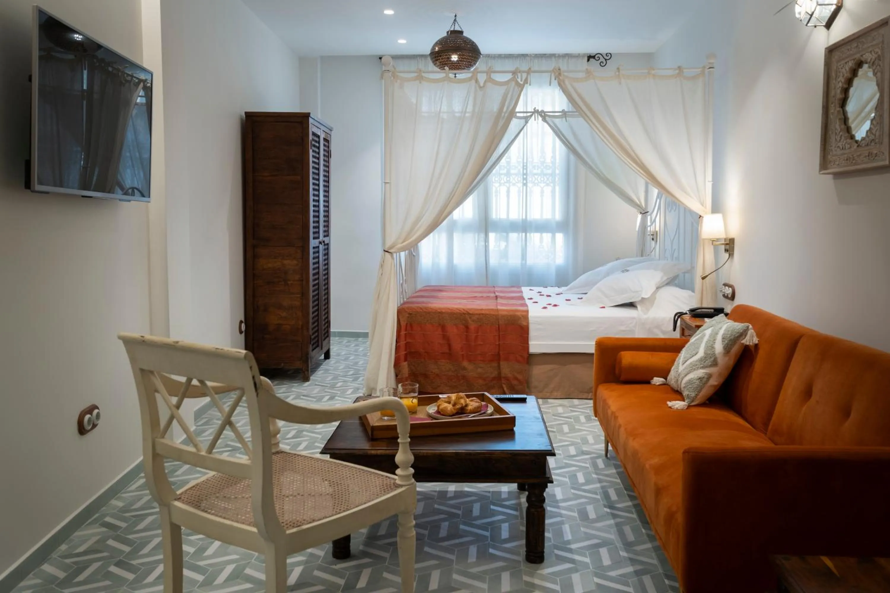 Facility for disabled guests, Bed in Alcoba del Rey de Sevilla