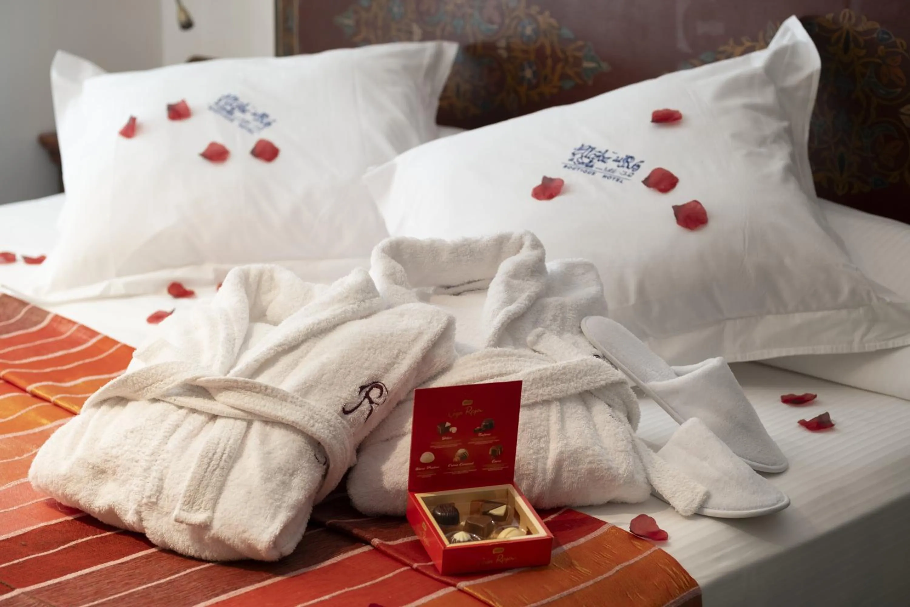 towels, Bed in Alcoba del Rey de Sevilla