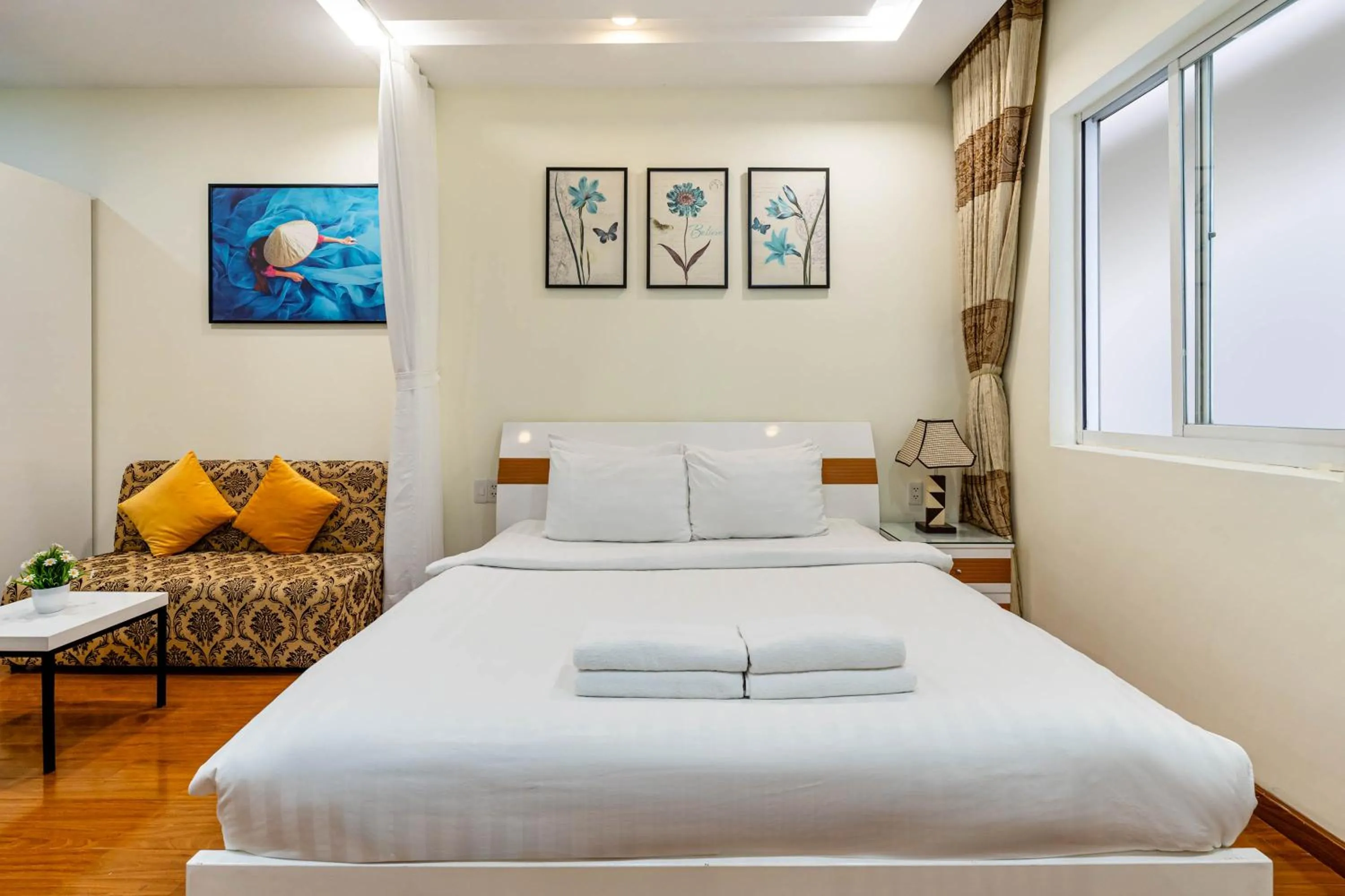 Seating area, Bed in WE HOME Japan Town