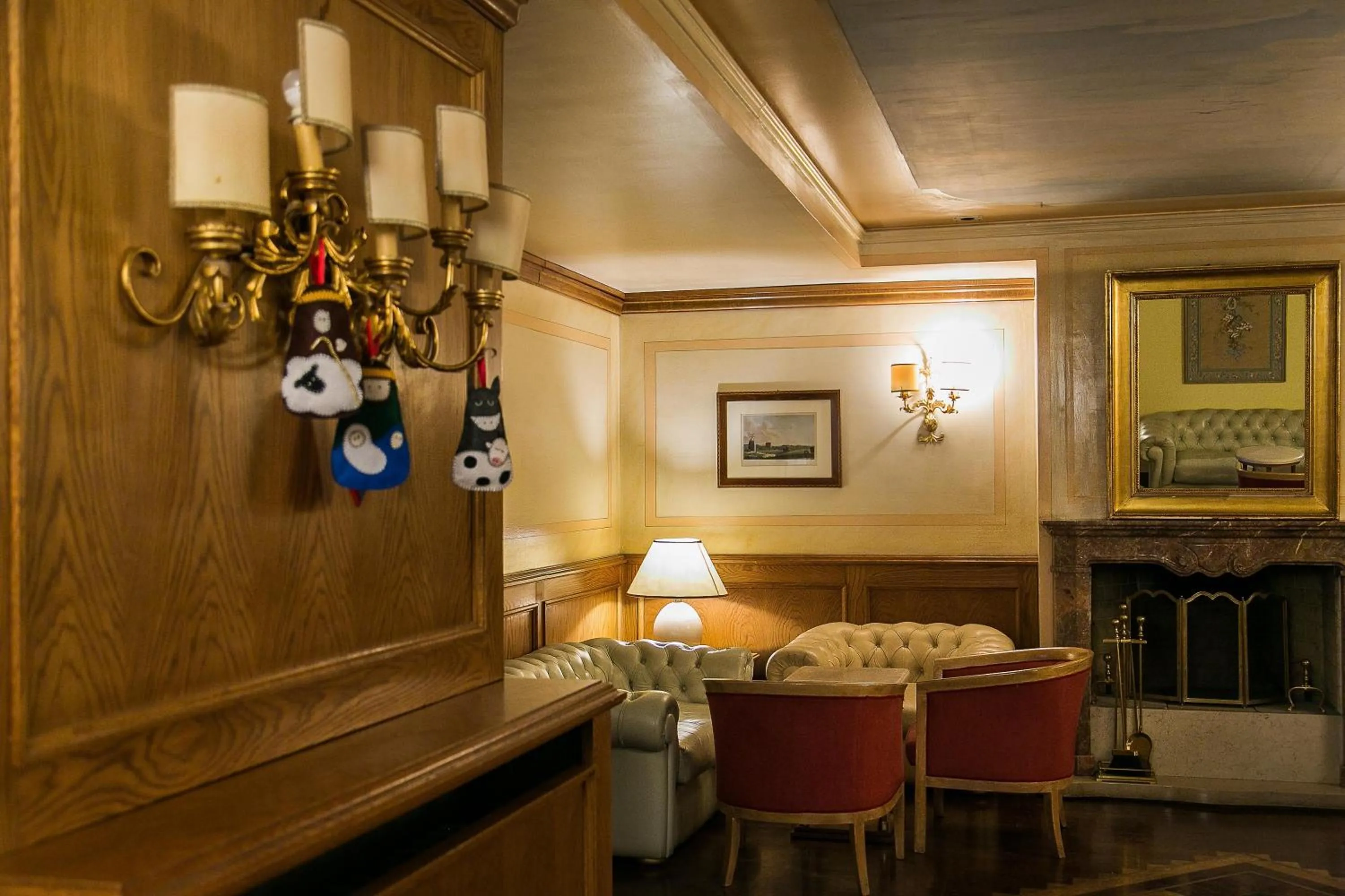 Communal lounge/ TV room in Hotel Posta R.T.A.