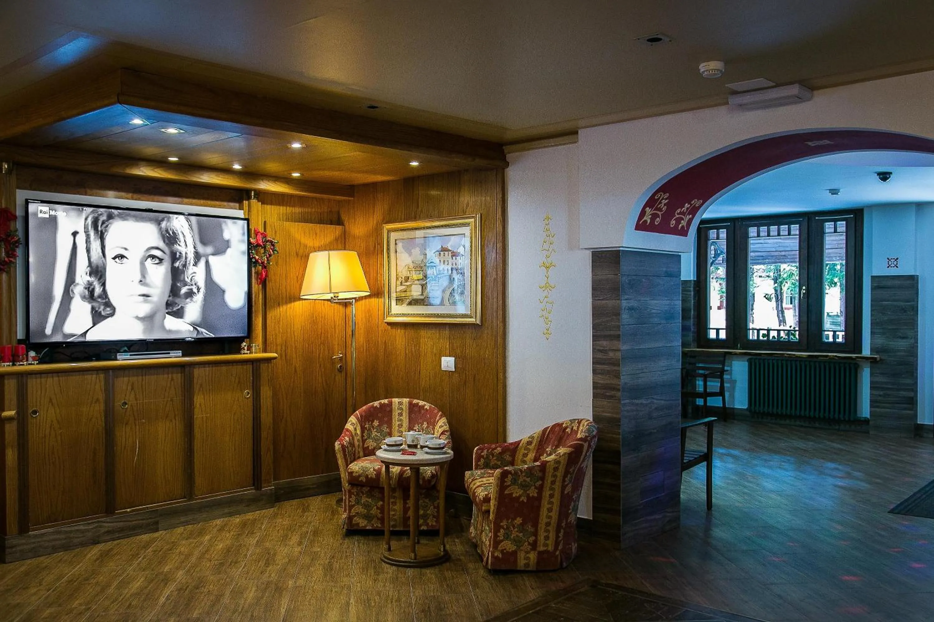 Communal lounge/ TV room in Hotel Posta R.T.A.
