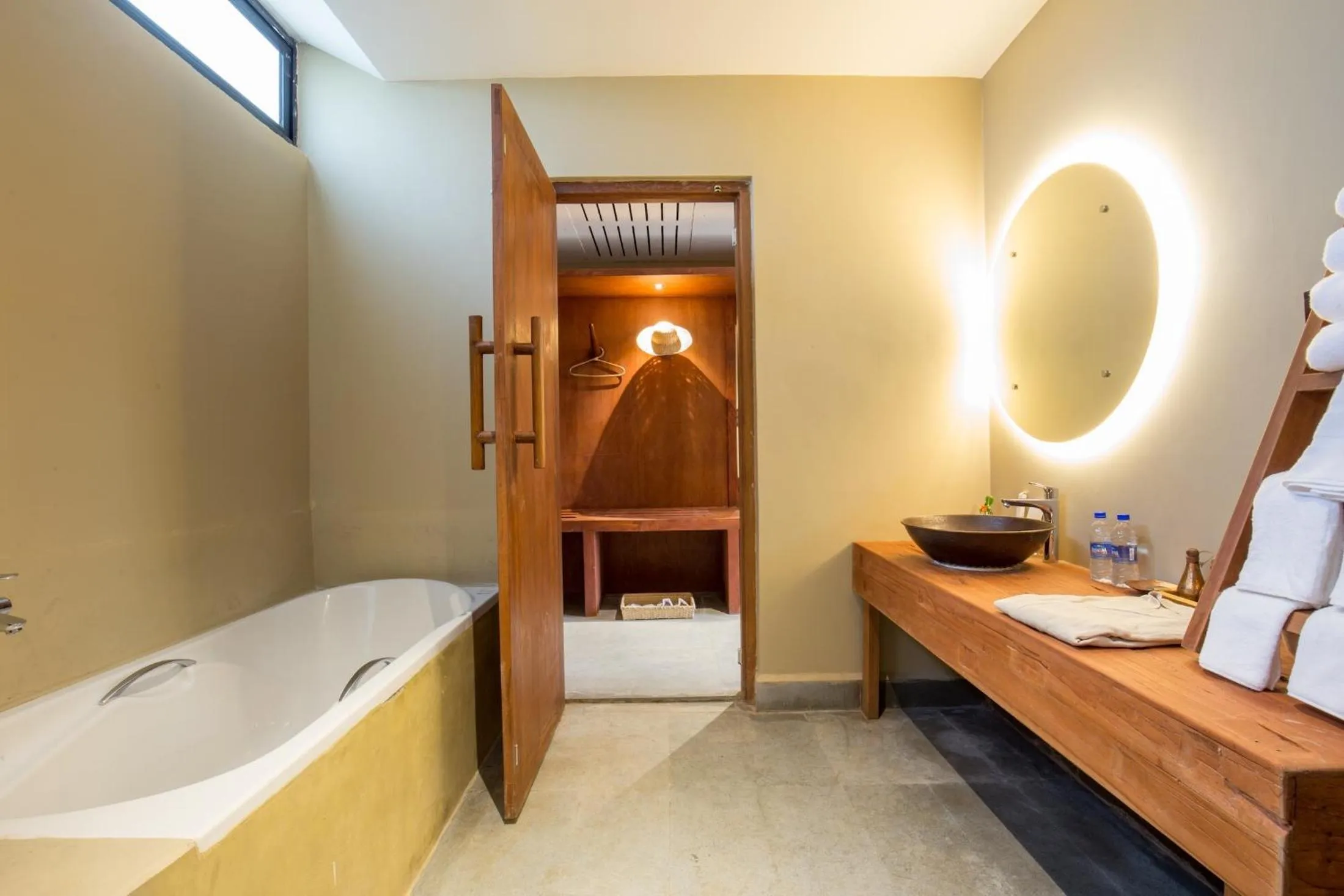 Bathroom in Sanctuary Chitwan National Park