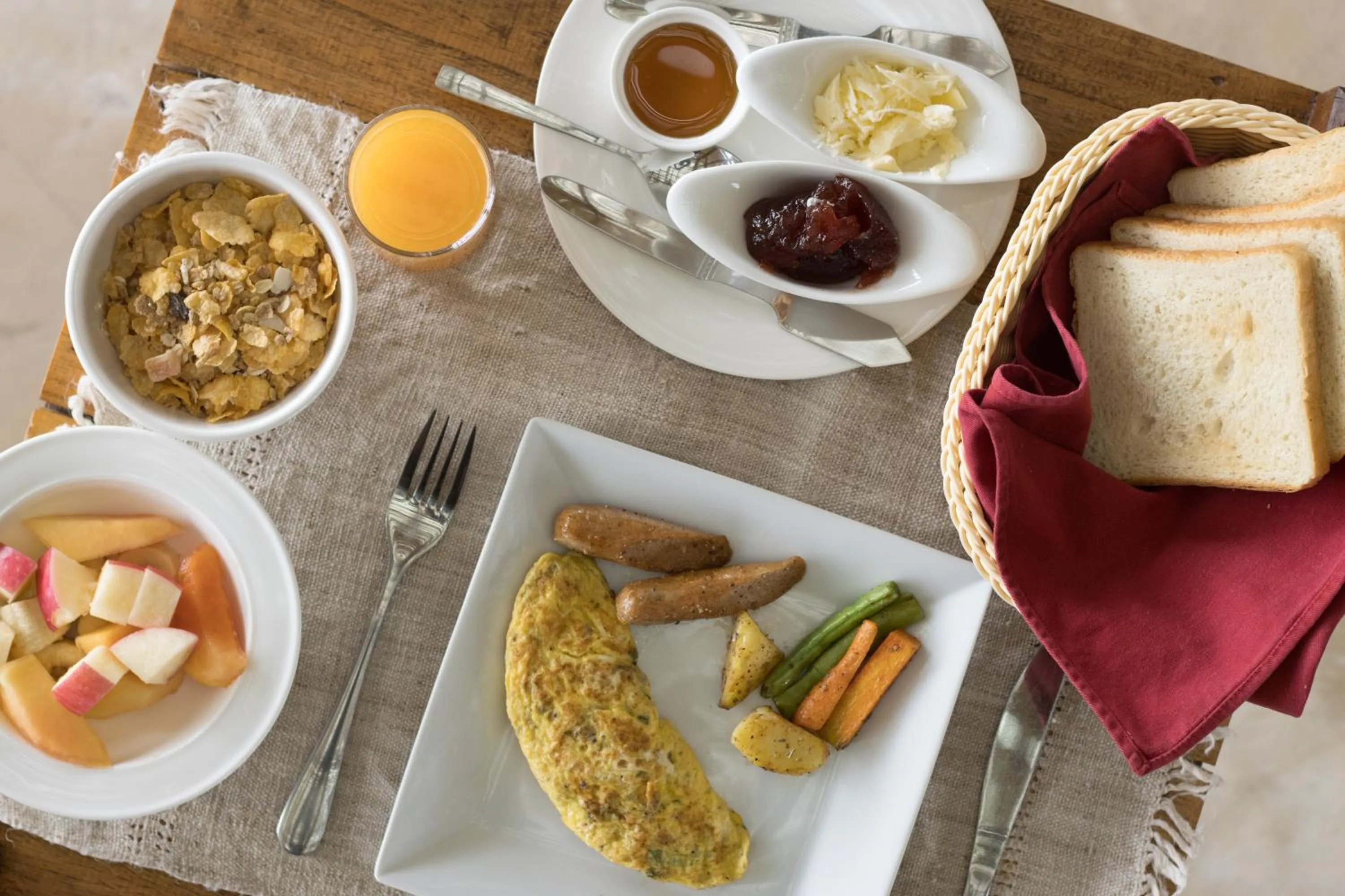 Food and drinks in Sanctuary Chitwan National Park