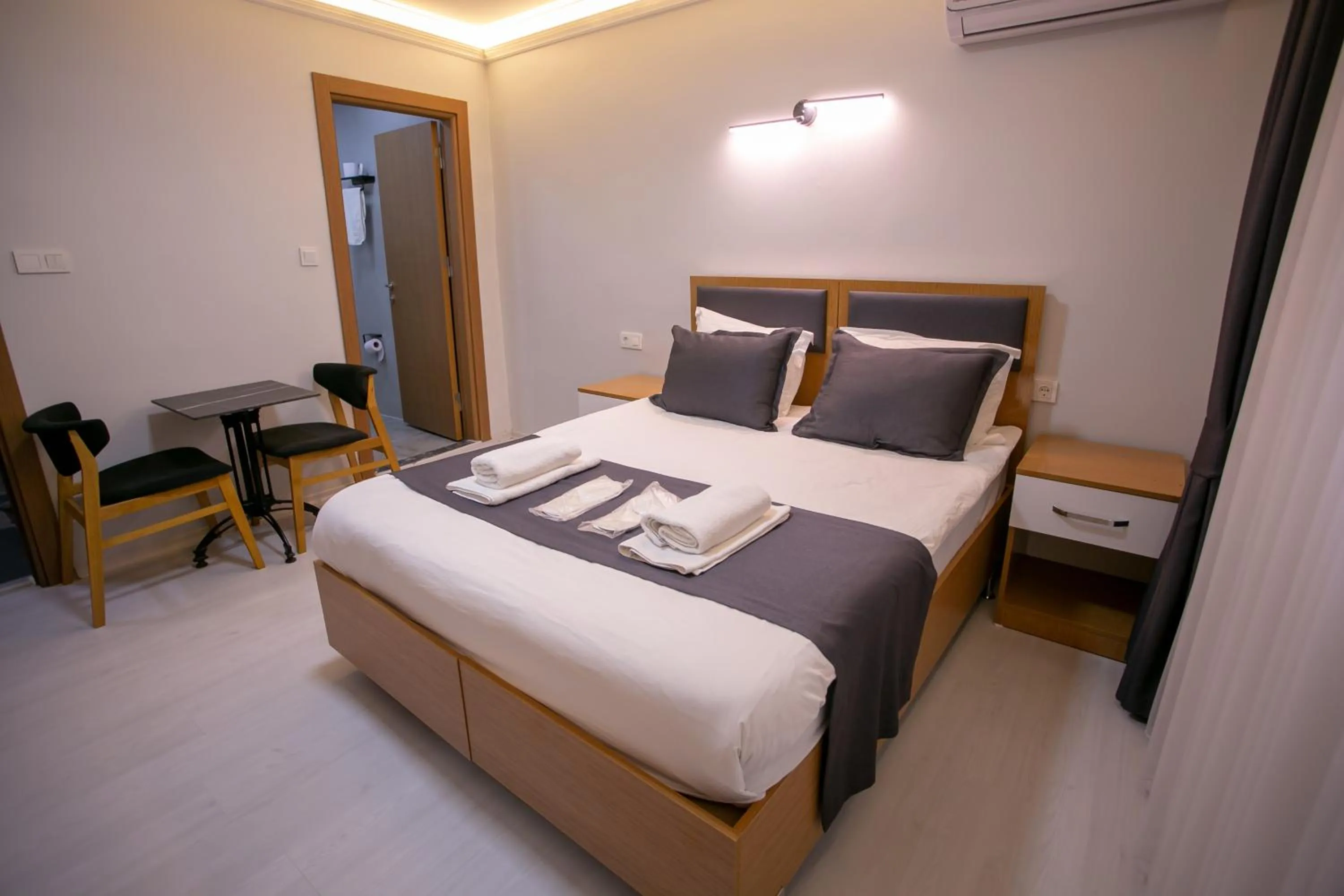 Photo of the whole room, Bed in BLAU GRÜN İSTANBUL OTEL