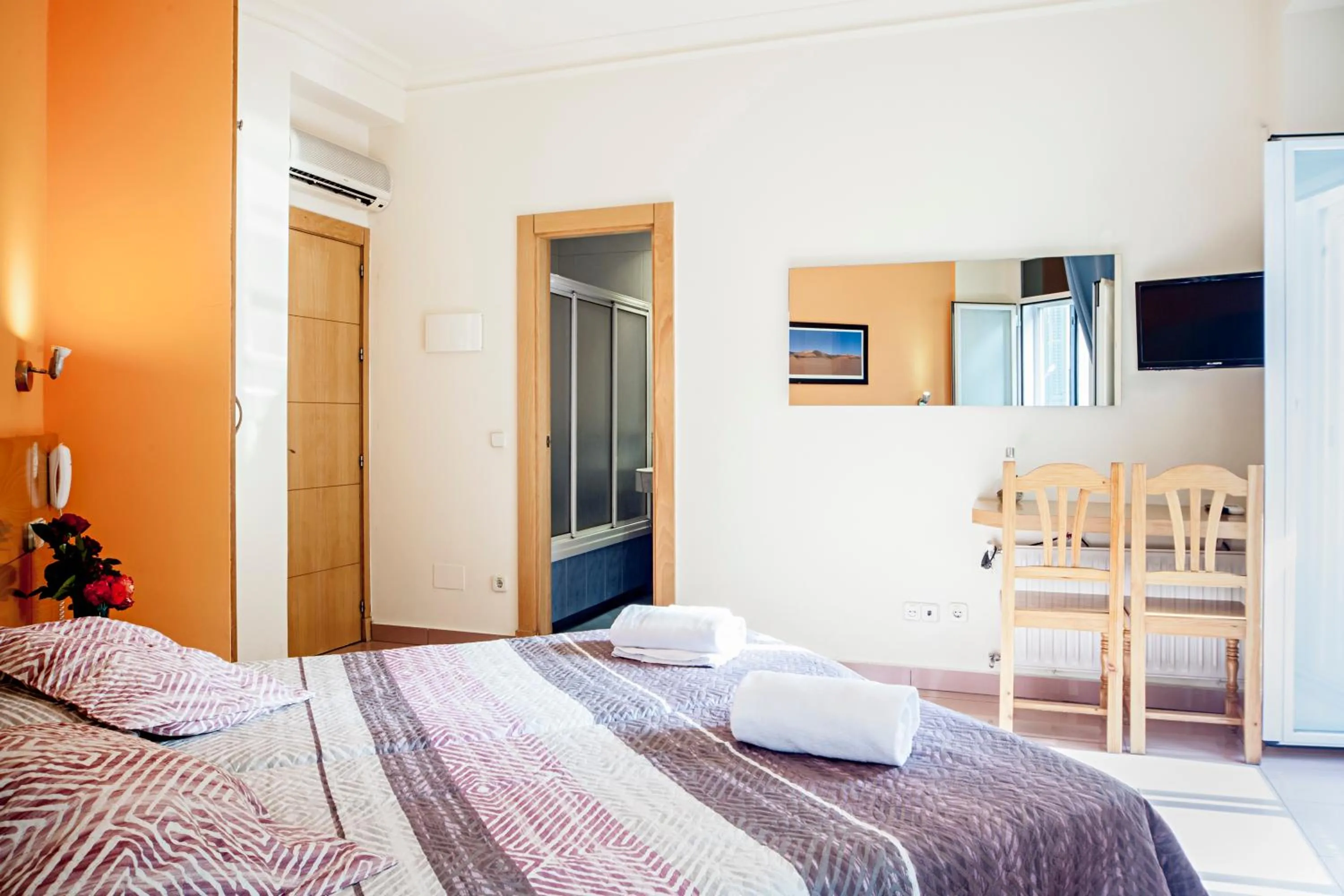 Bedroom, Bed in Hostal Inter Puerta del Sol AUTO CHECK IN