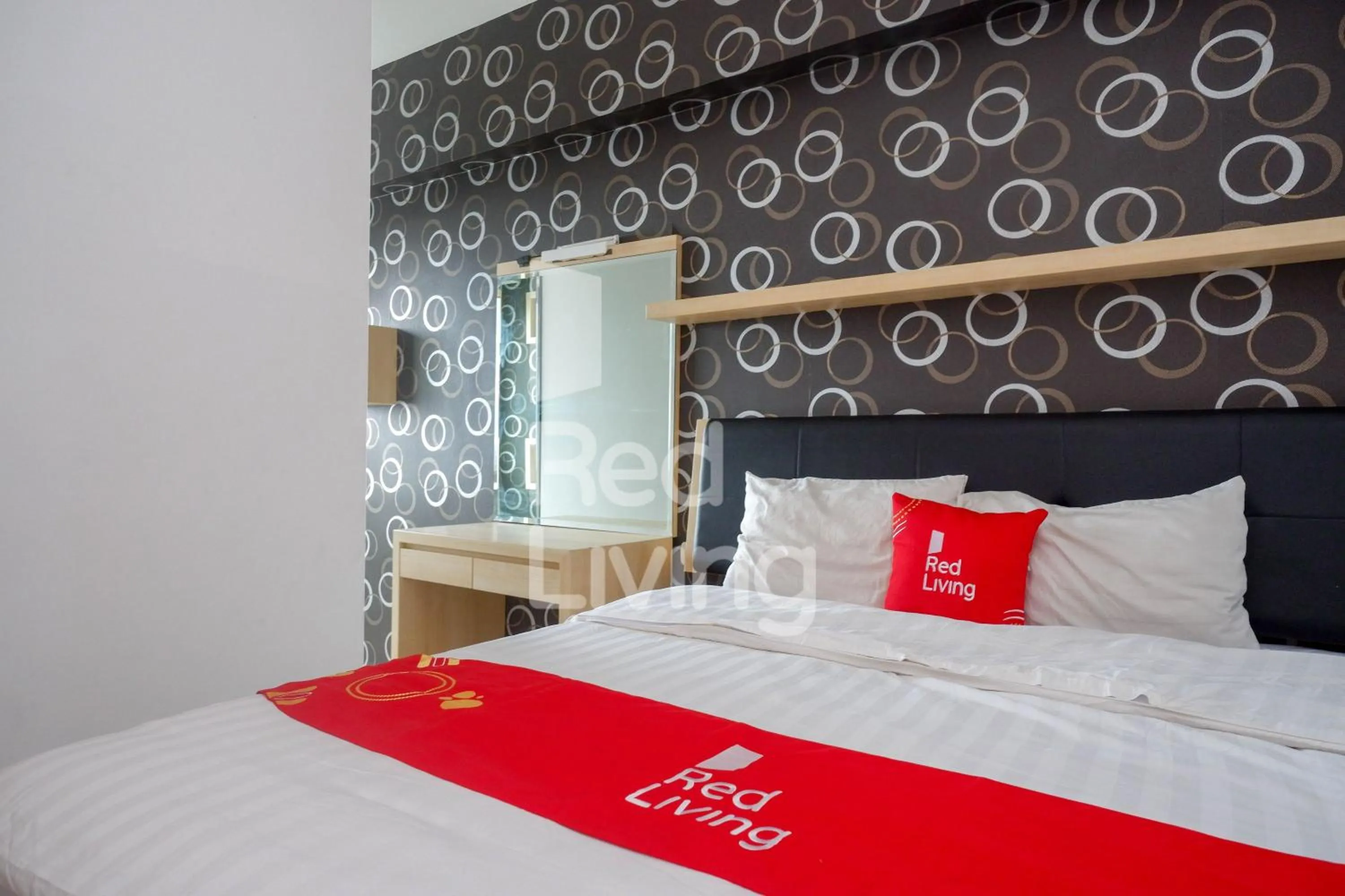 Bedroom, Bed in RedLiving Apartemen Star Semarang - Sky Tower Lantai 22
