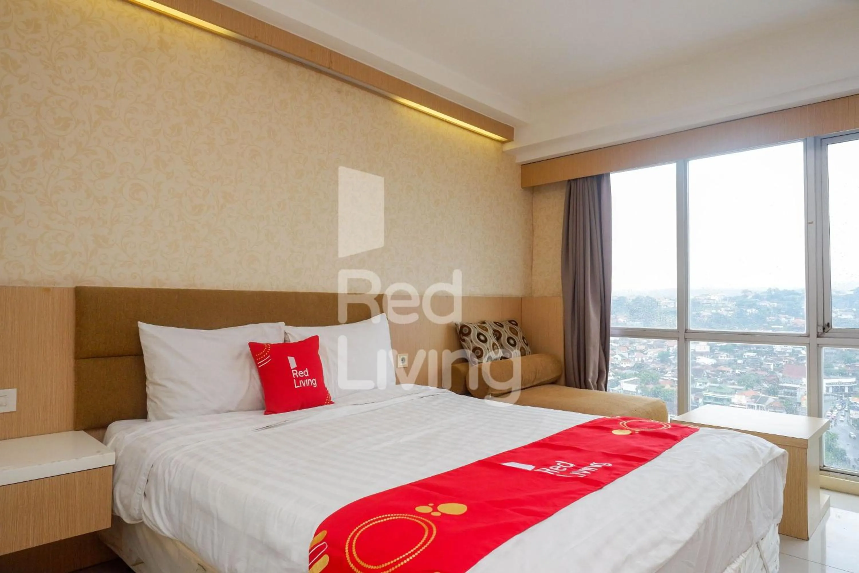 Bedroom, Bed in RedLiving Apartemen Star Semarang - Sky Tower Lantai 22