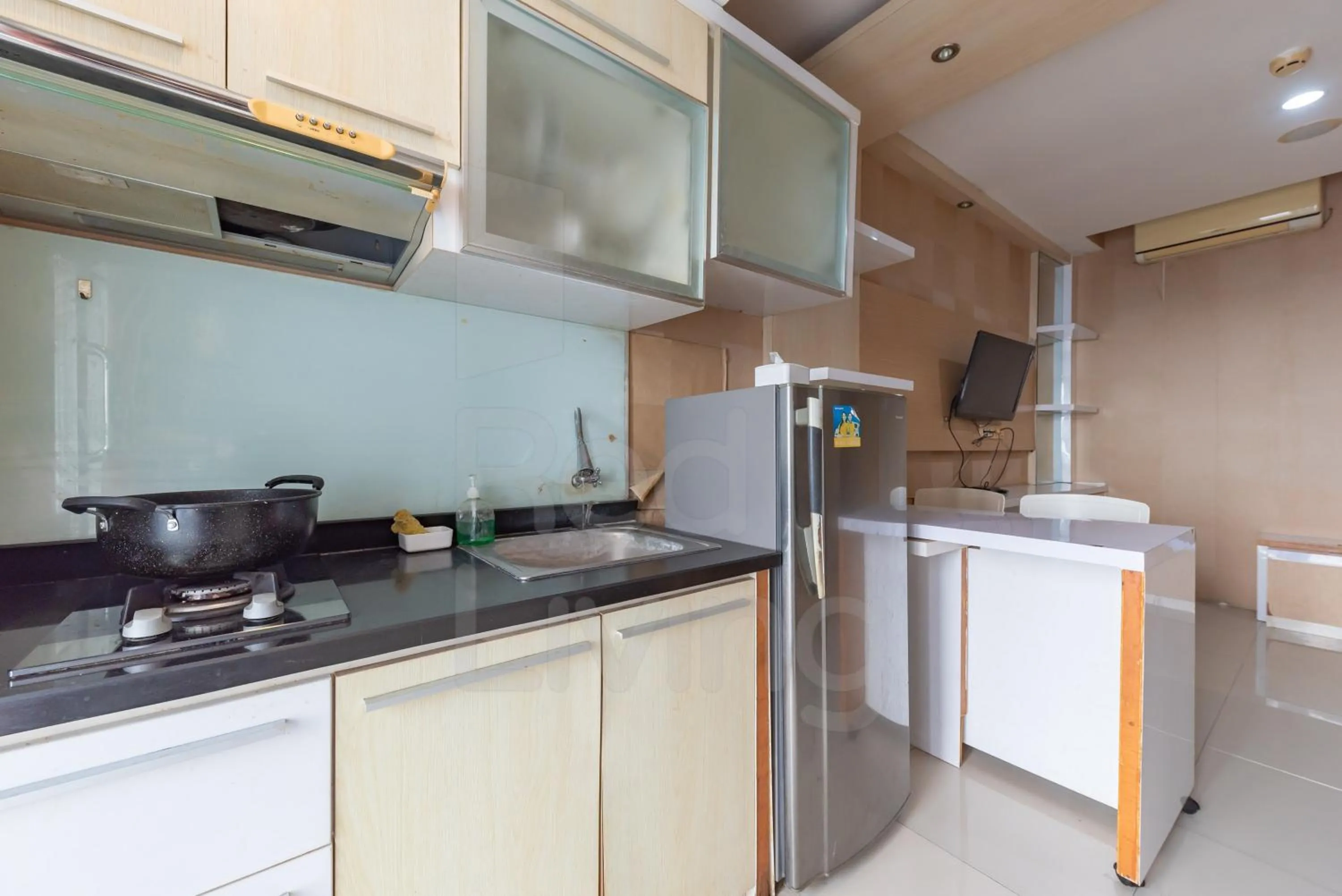 Kitchen or kitchenette in RedLiving Apartemen Star Semarang - Sky Tower Lantai 22