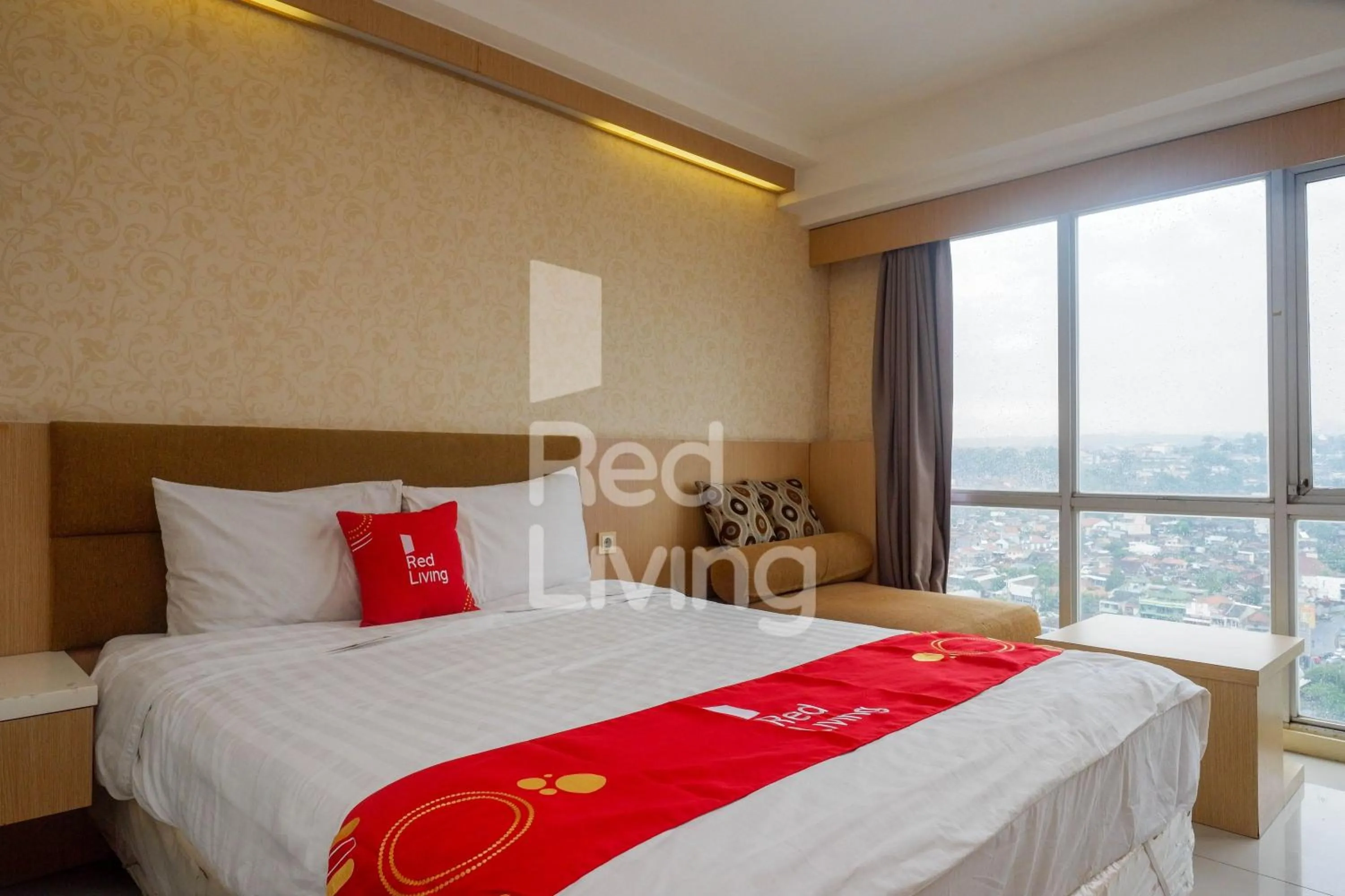 Bedroom, Bed in RedLiving Apartemen Star Semarang - Sky Tower Lantai 22