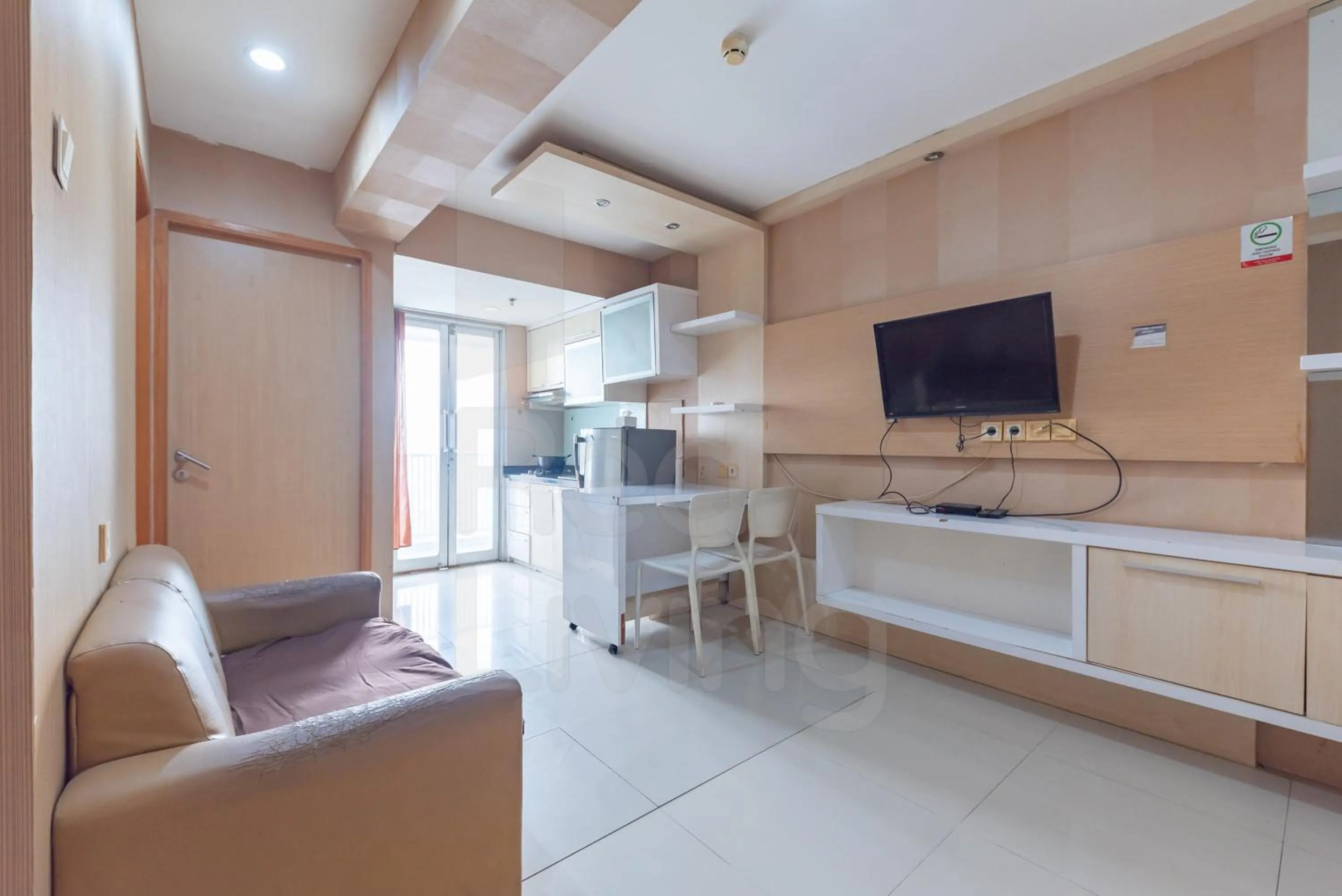 Seating area in RedLiving Apartemen Star Semarang - Sky Tower Lantai 22