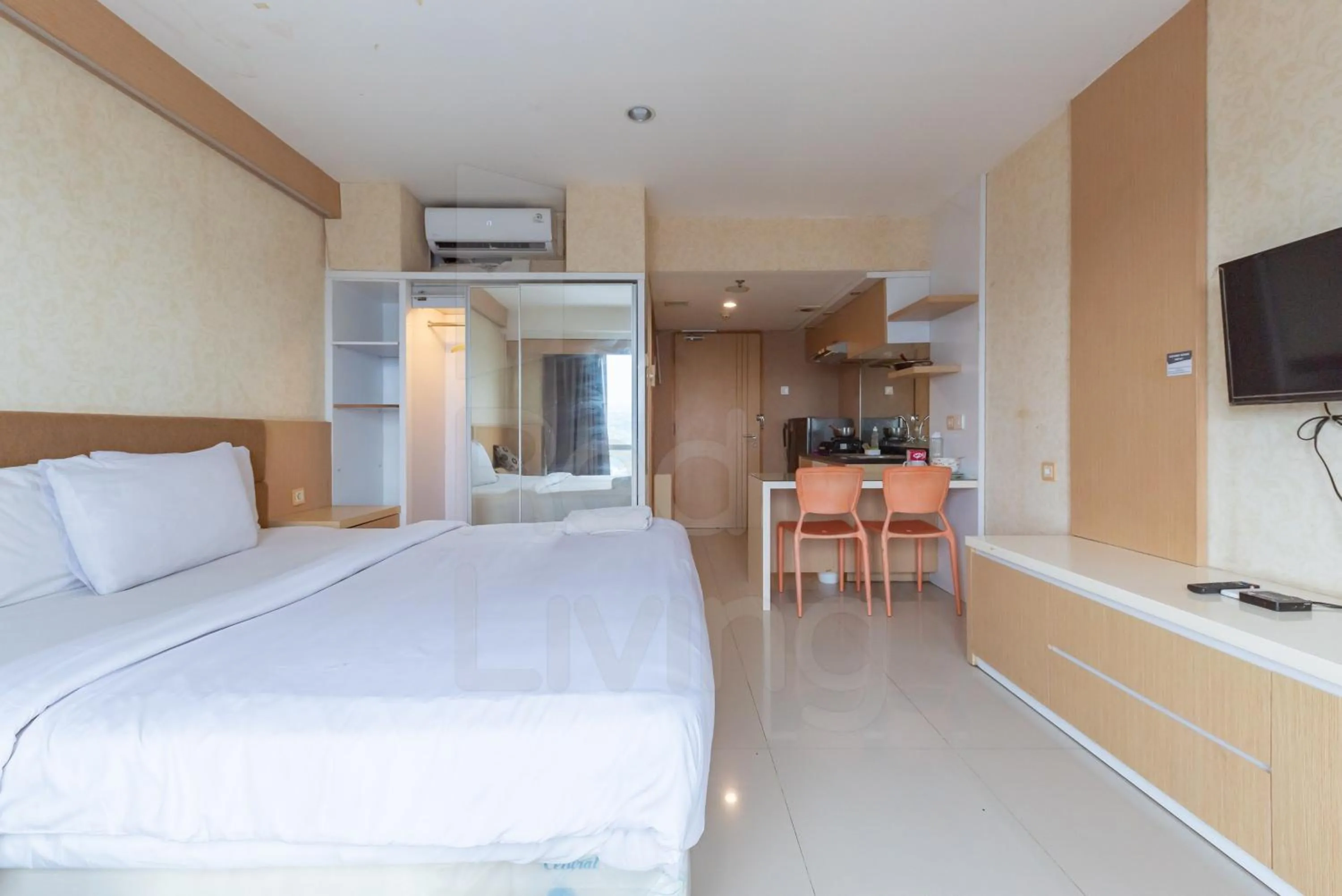 Bedroom, Bed in RedLiving Apartemen Star Semarang - Sky Tower Lantai 22